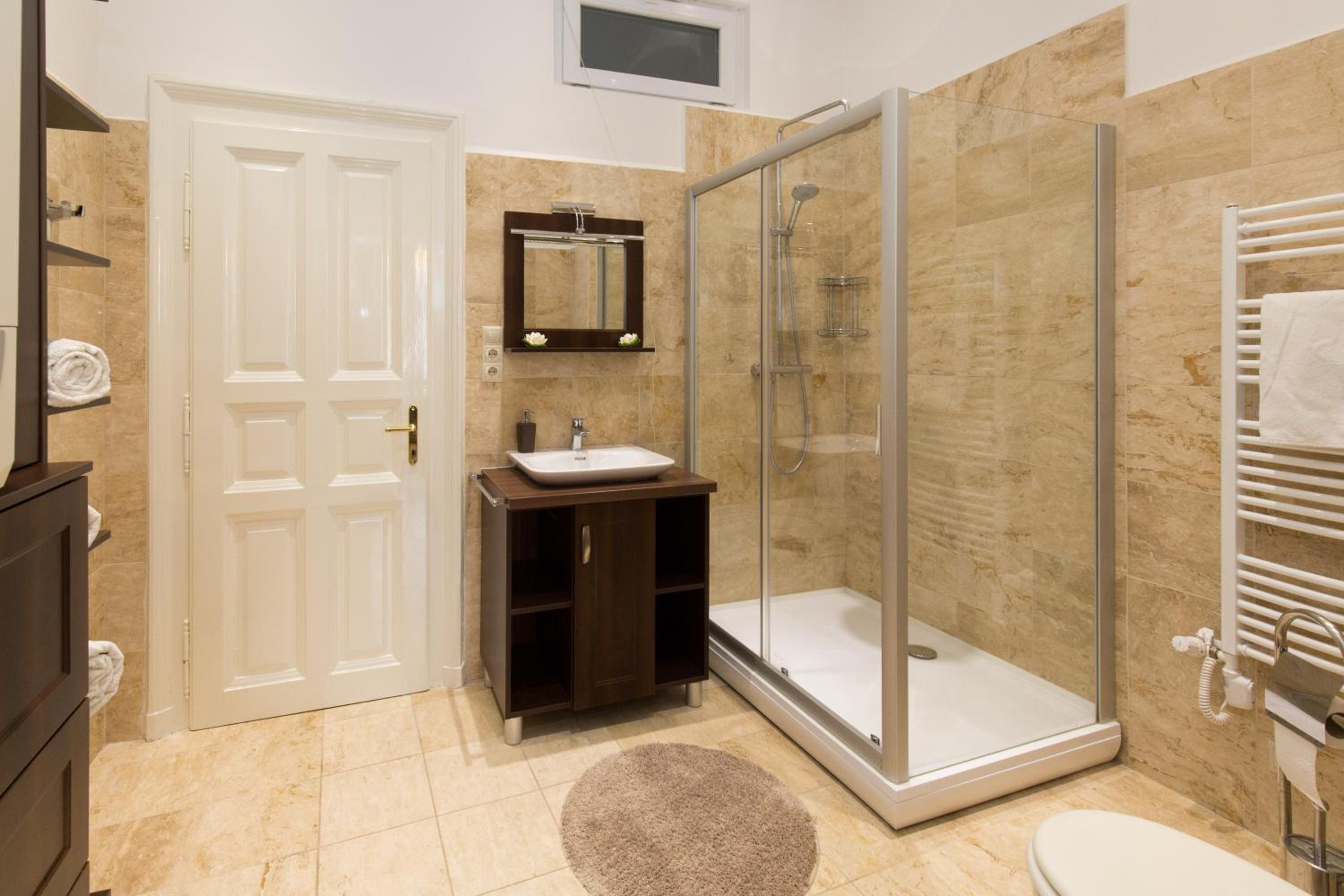 Elegant apartment with Buda Castle view view 4