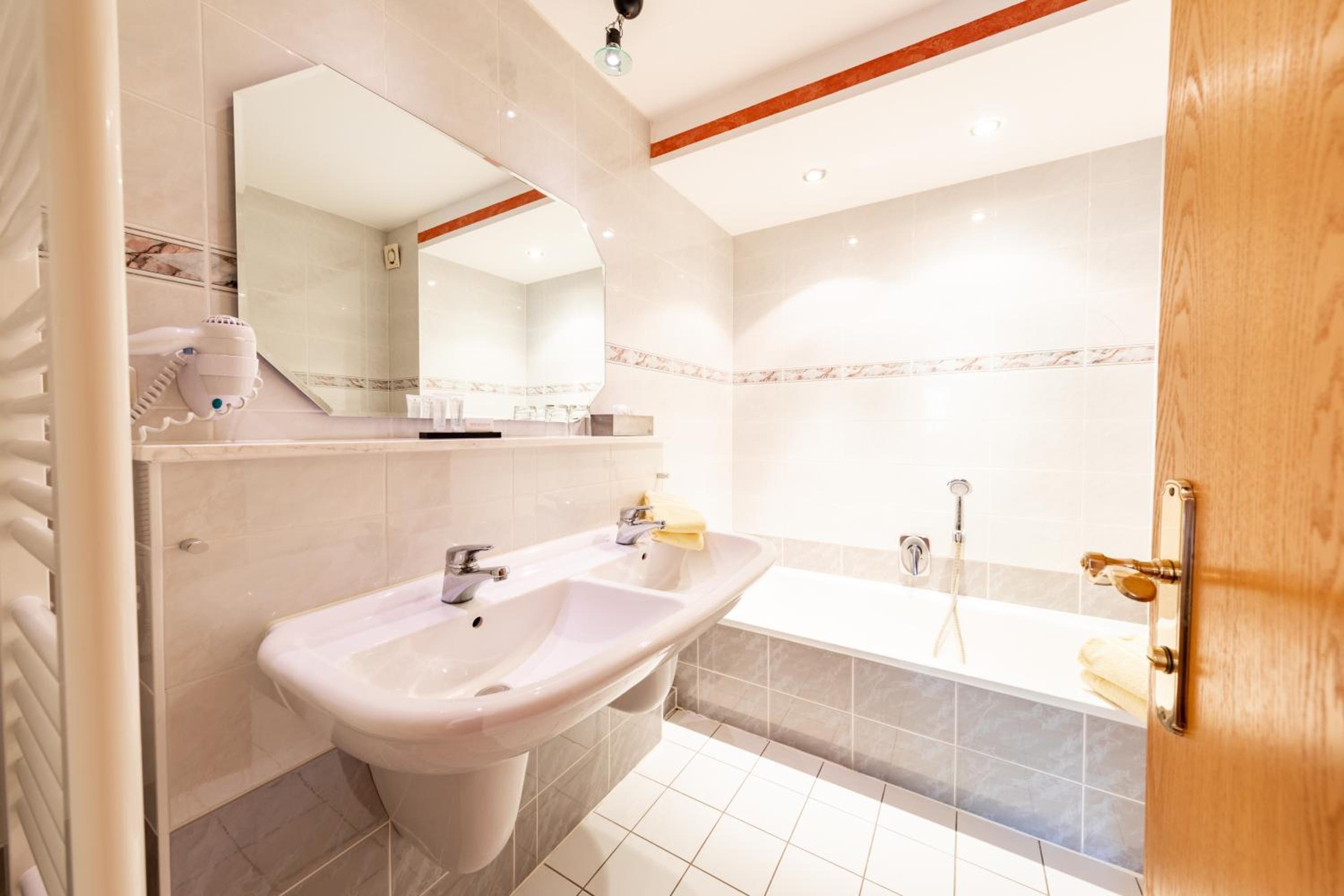 Hotel & Restaurant Lengefelder Warte