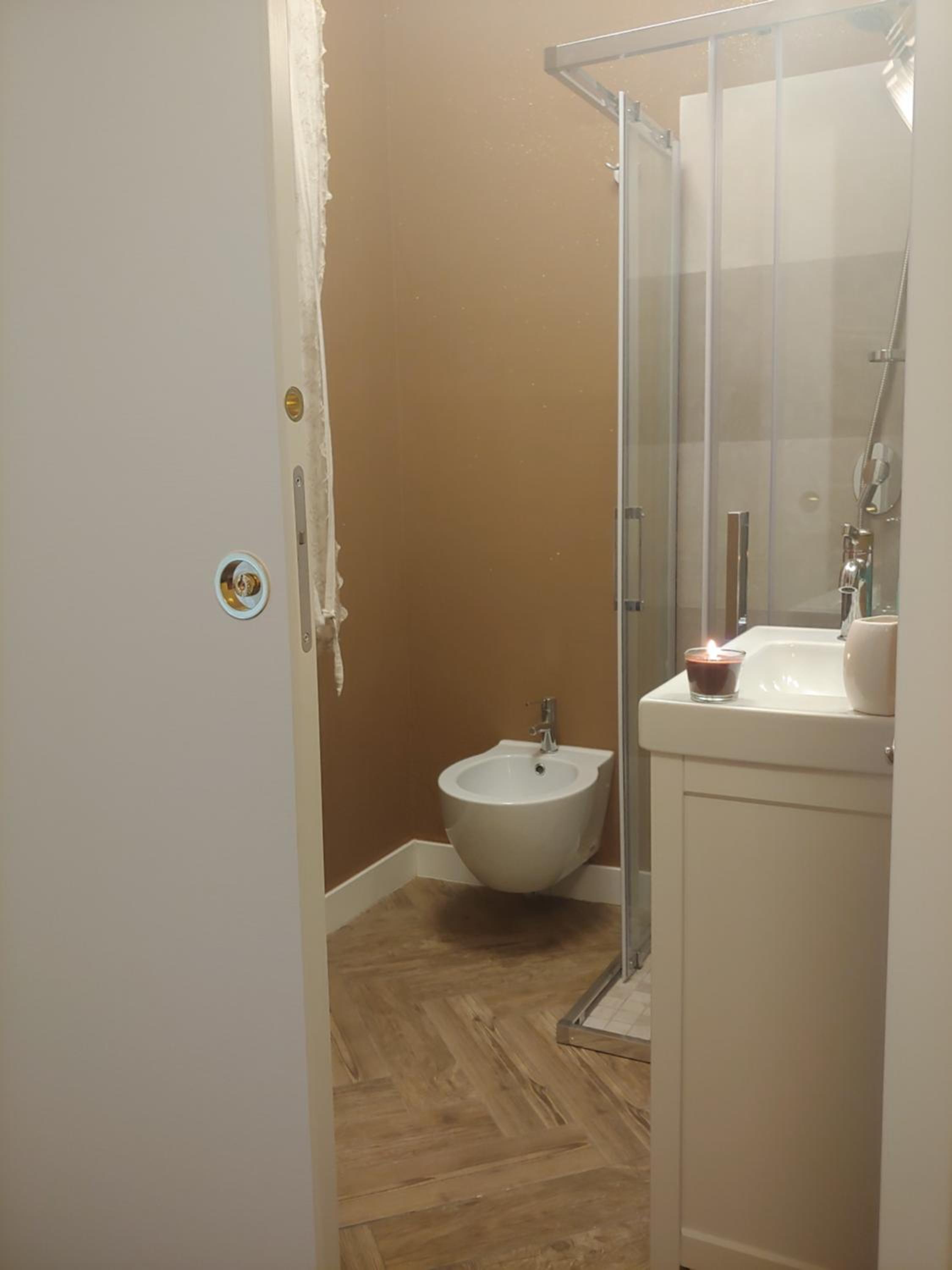 TINY ROOM en Sassari — bathroom