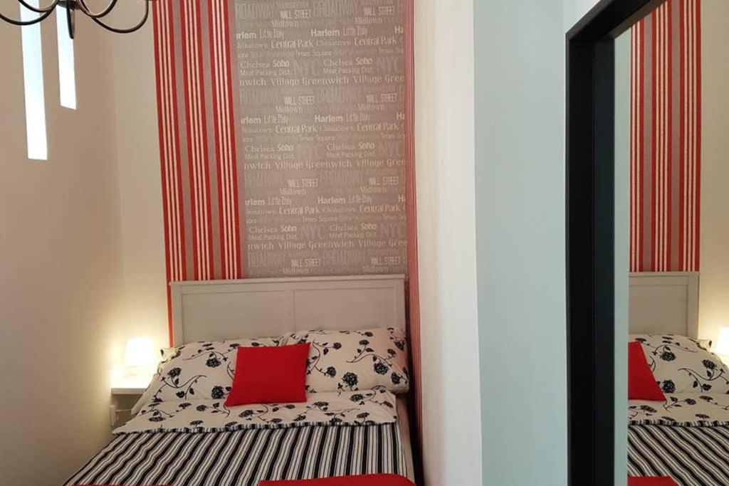Cozy Design Downtown Apartment view 3