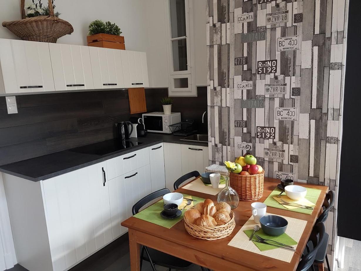 Cozy Design Downtown Apartment view 2