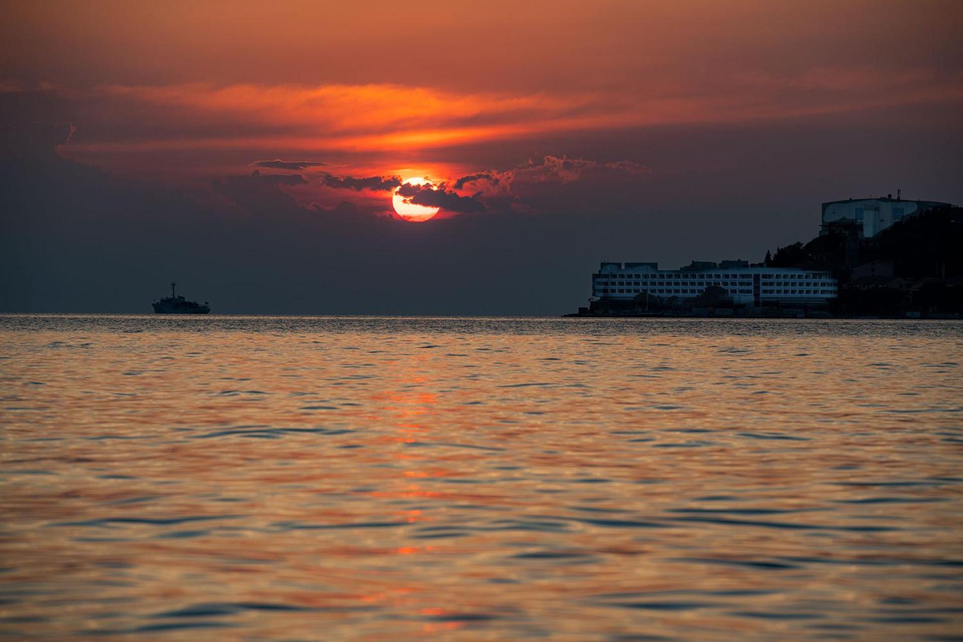Ocean Beauty Beachfront Boat House in Portorož with Sea View and Jacuzzi