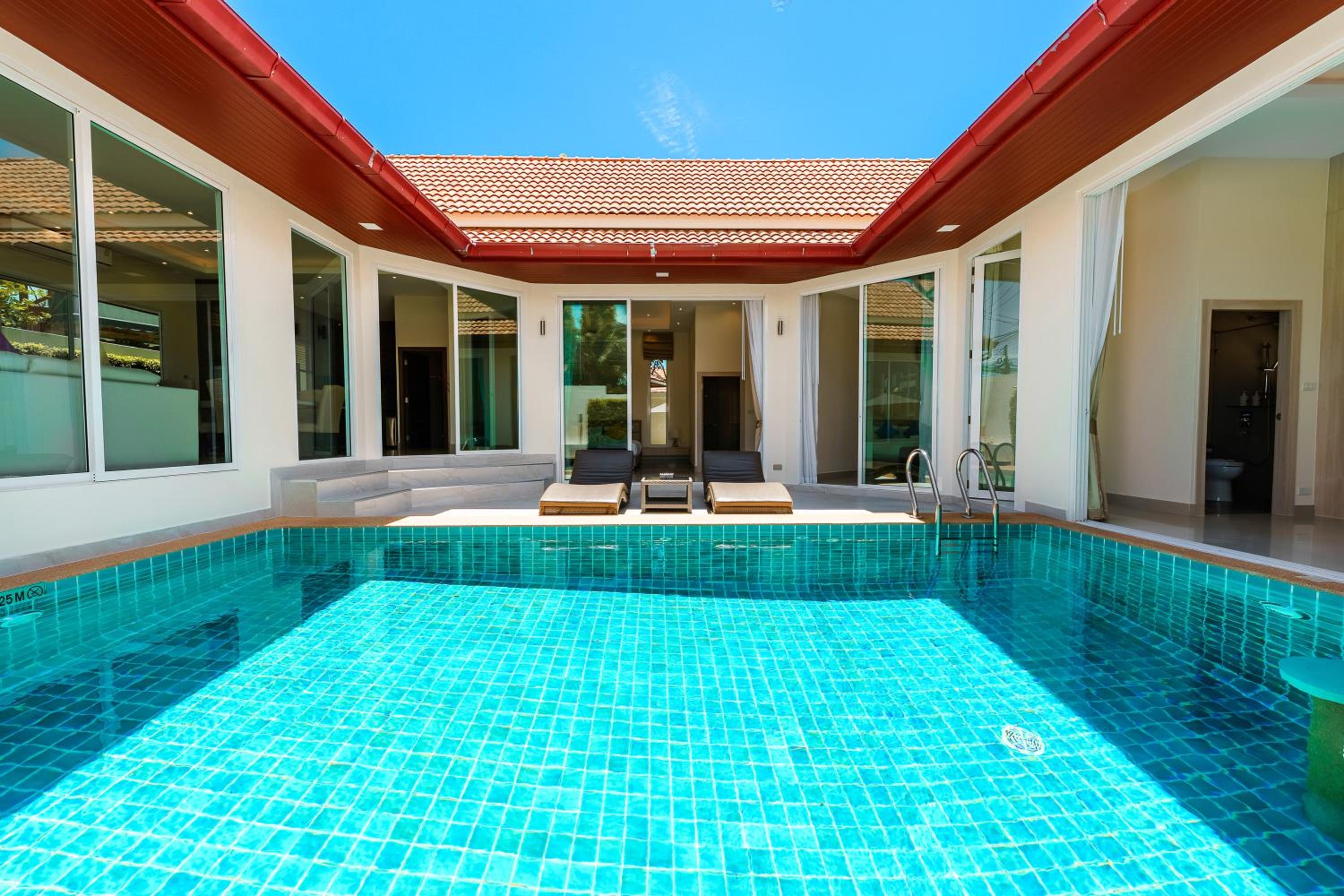 Luxury Pool Villa A14 3BR 6-8 Persons view 4