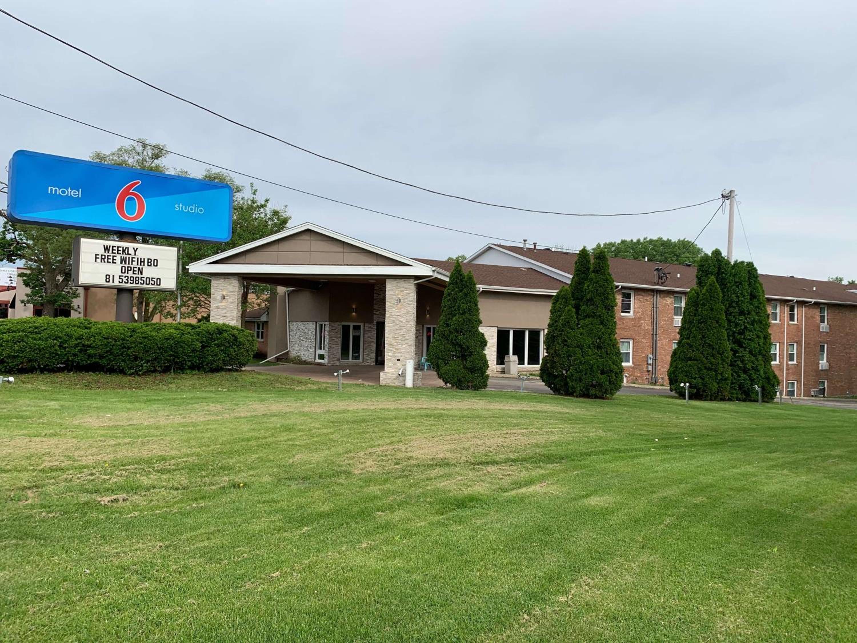 Studio 6 Rockford view 3