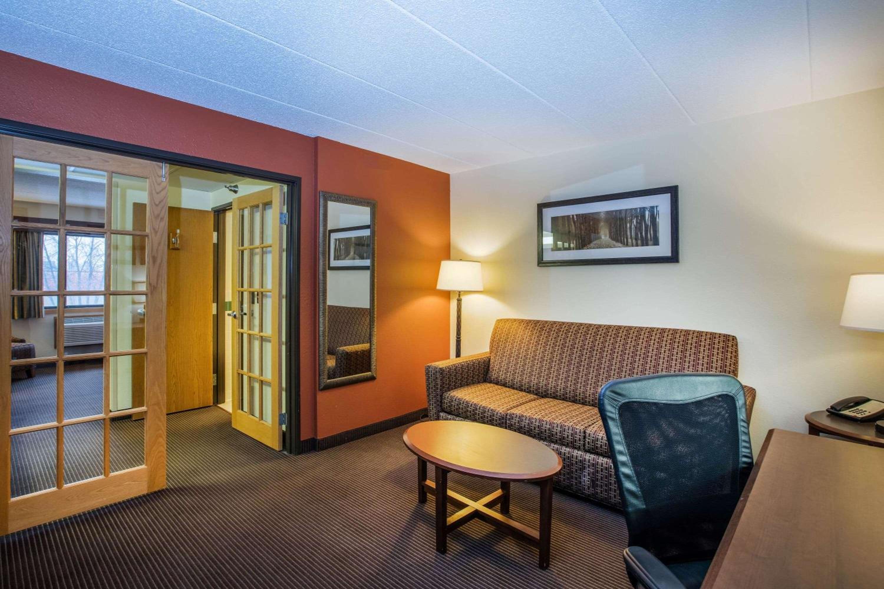 AmericInn by Wyndham Grand Forks