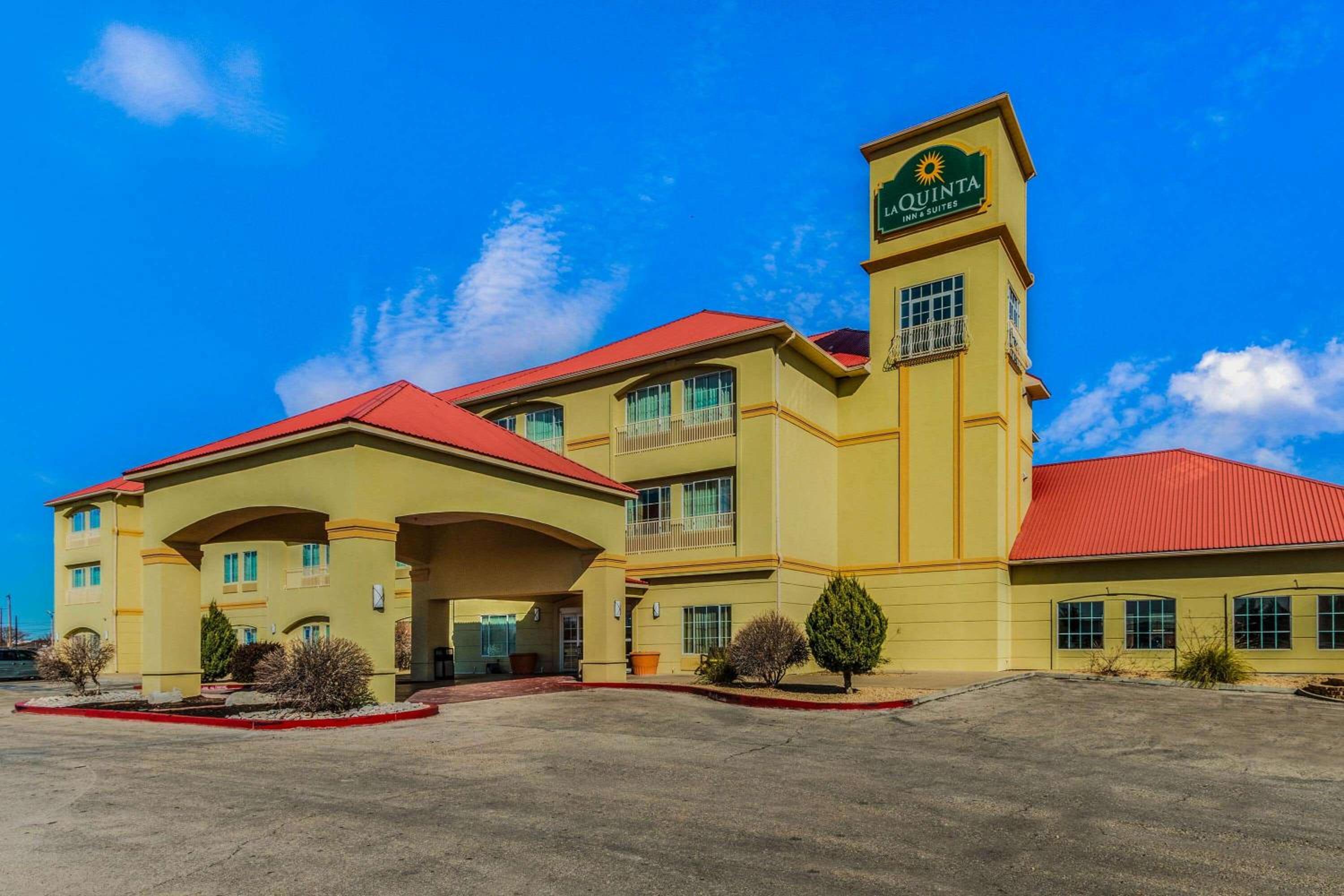 Hobbs Vacations - La Quinta by Wyndham Hobbs - Property Image 1