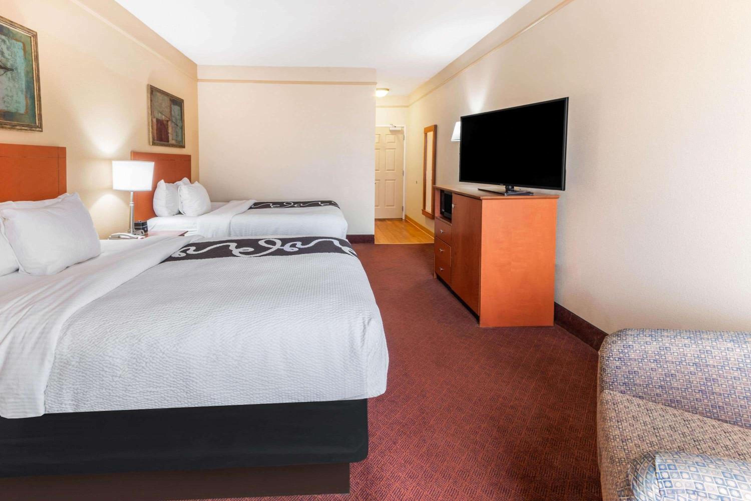 Hobbs Vacations - La Quinta by Wyndham Hobbs - Property Image 3