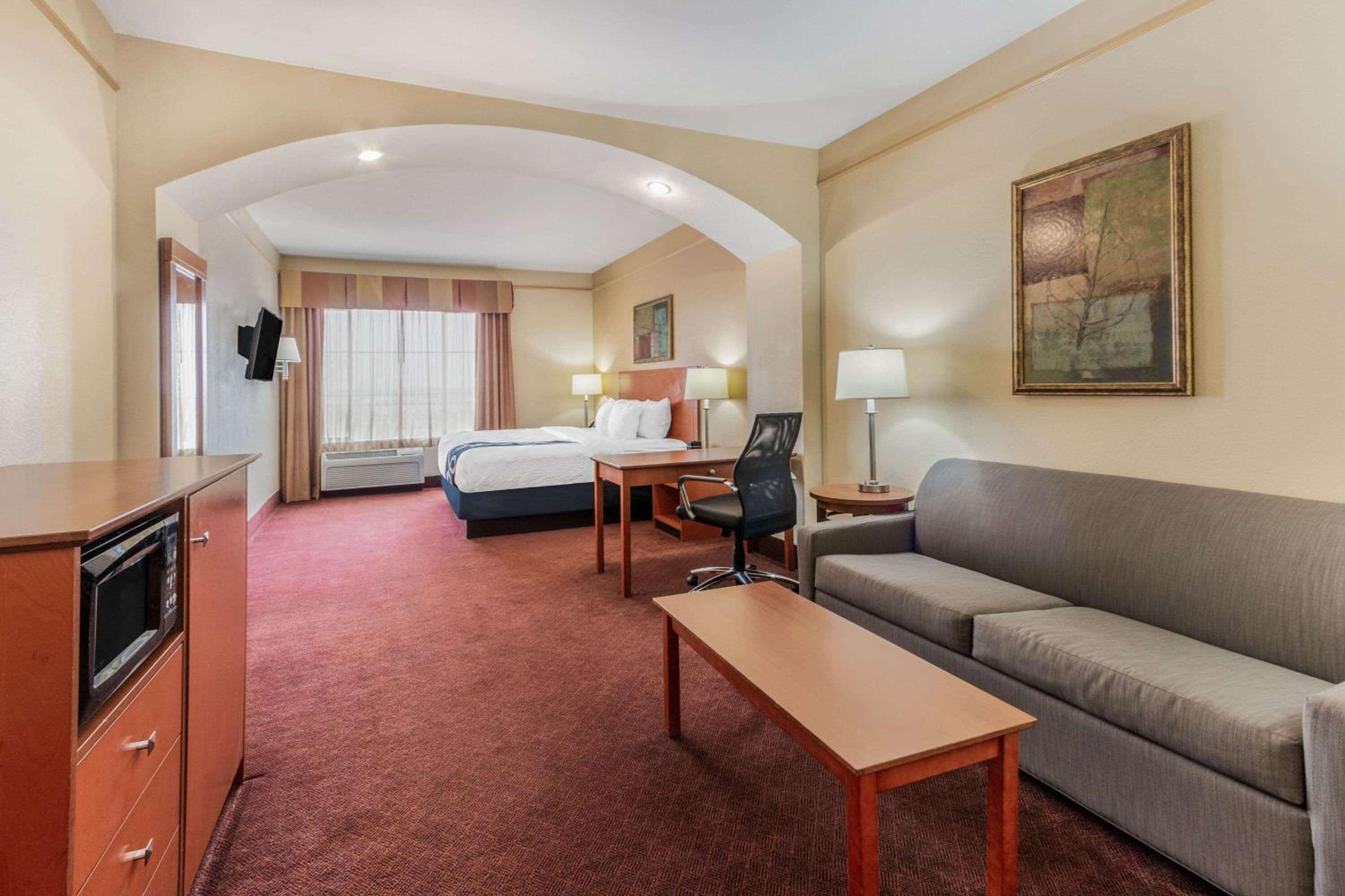 Hobbs Vacations - La Quinta by Wyndham Hobbs - Property Image 9
