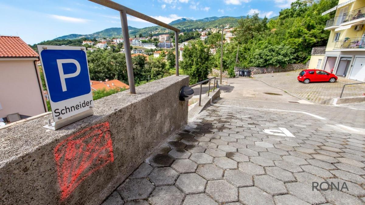 Rona Spacious apartment with a panoramic view view 3