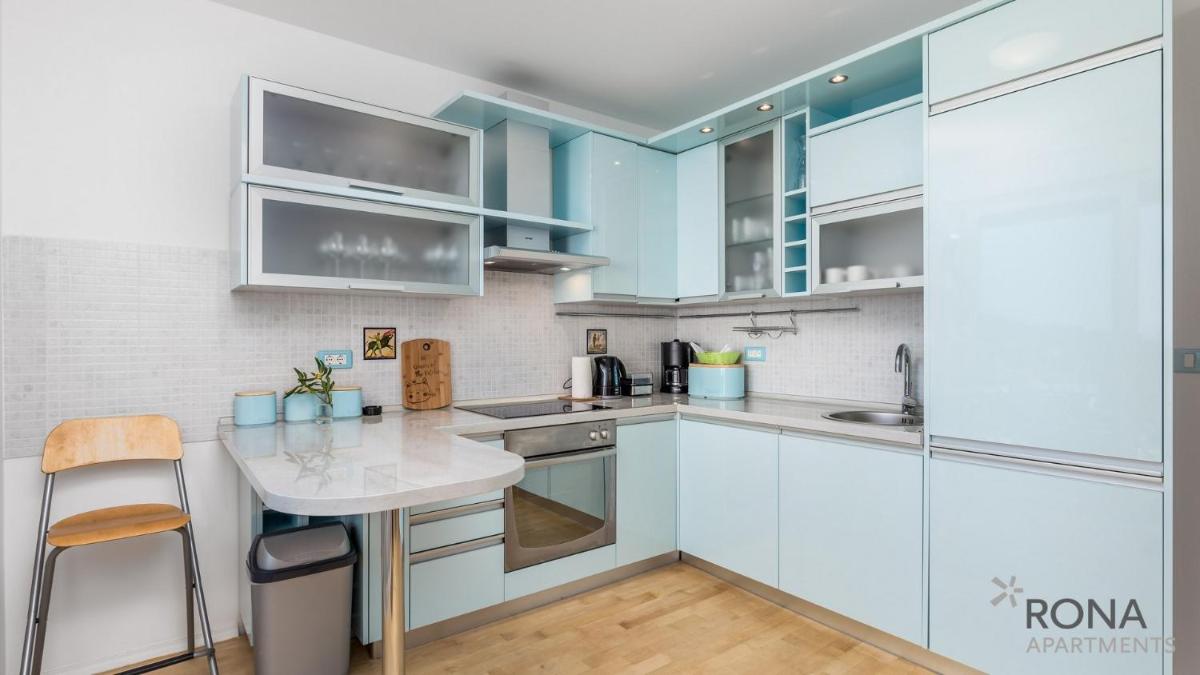 Rona Spacious apartment with a panoramic view view 5
