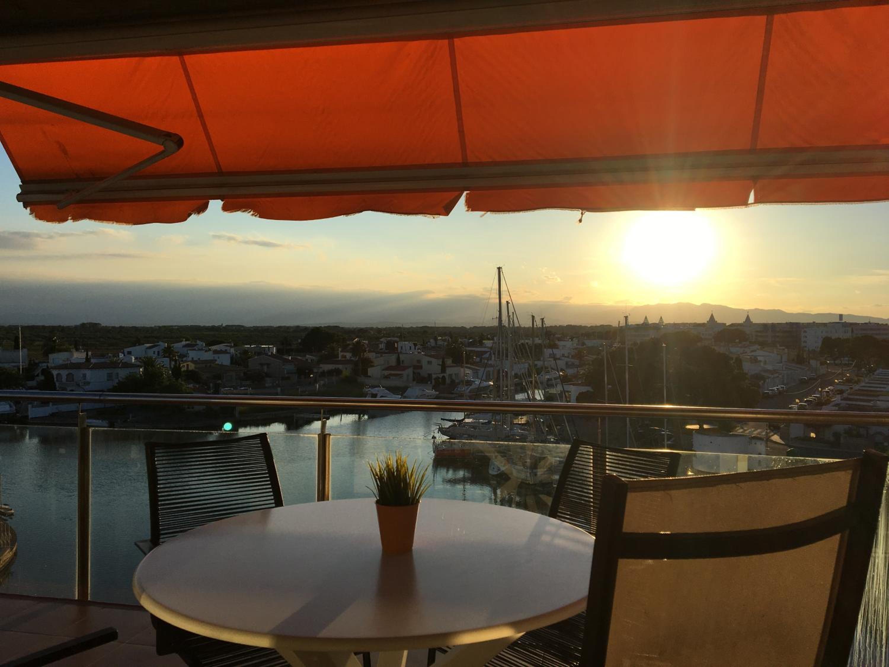 Roses Vacations - Vue Panoramique sur la Mediterrannee, appartement sur canal  proche plage - Property Image 1