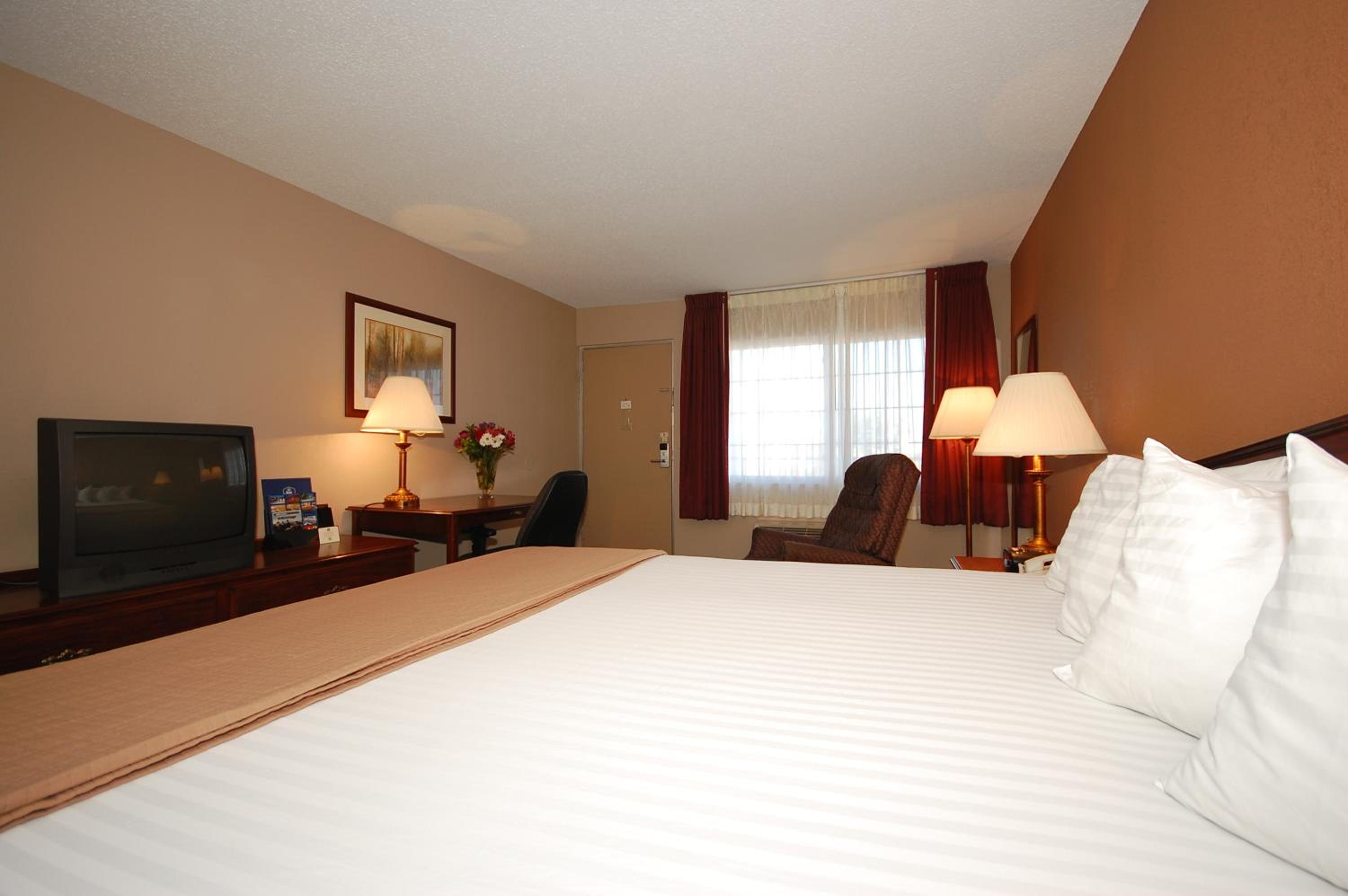 Garden City Vacations - Magnuson Hotel Red Baron - Property Image 12