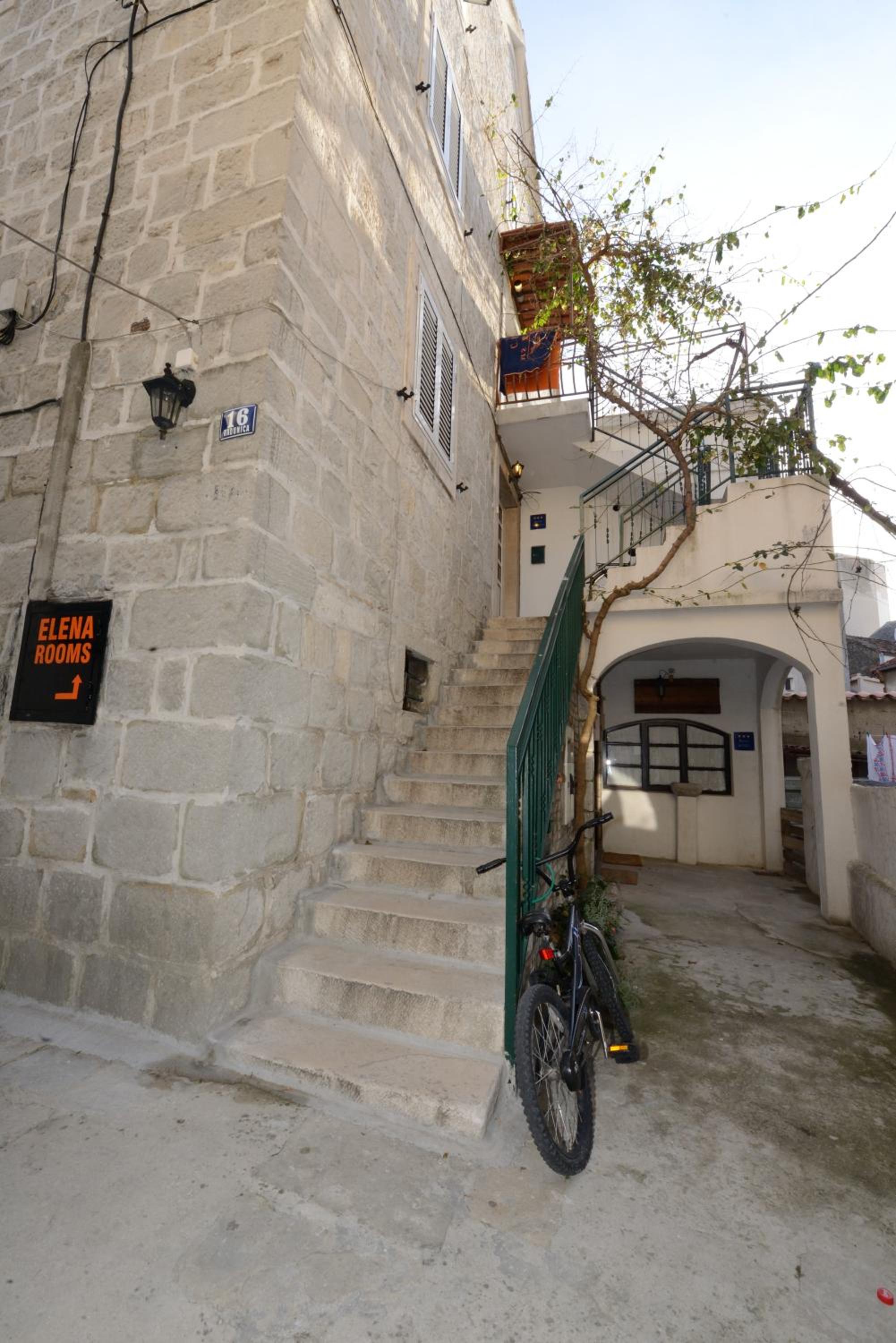 Photo 11