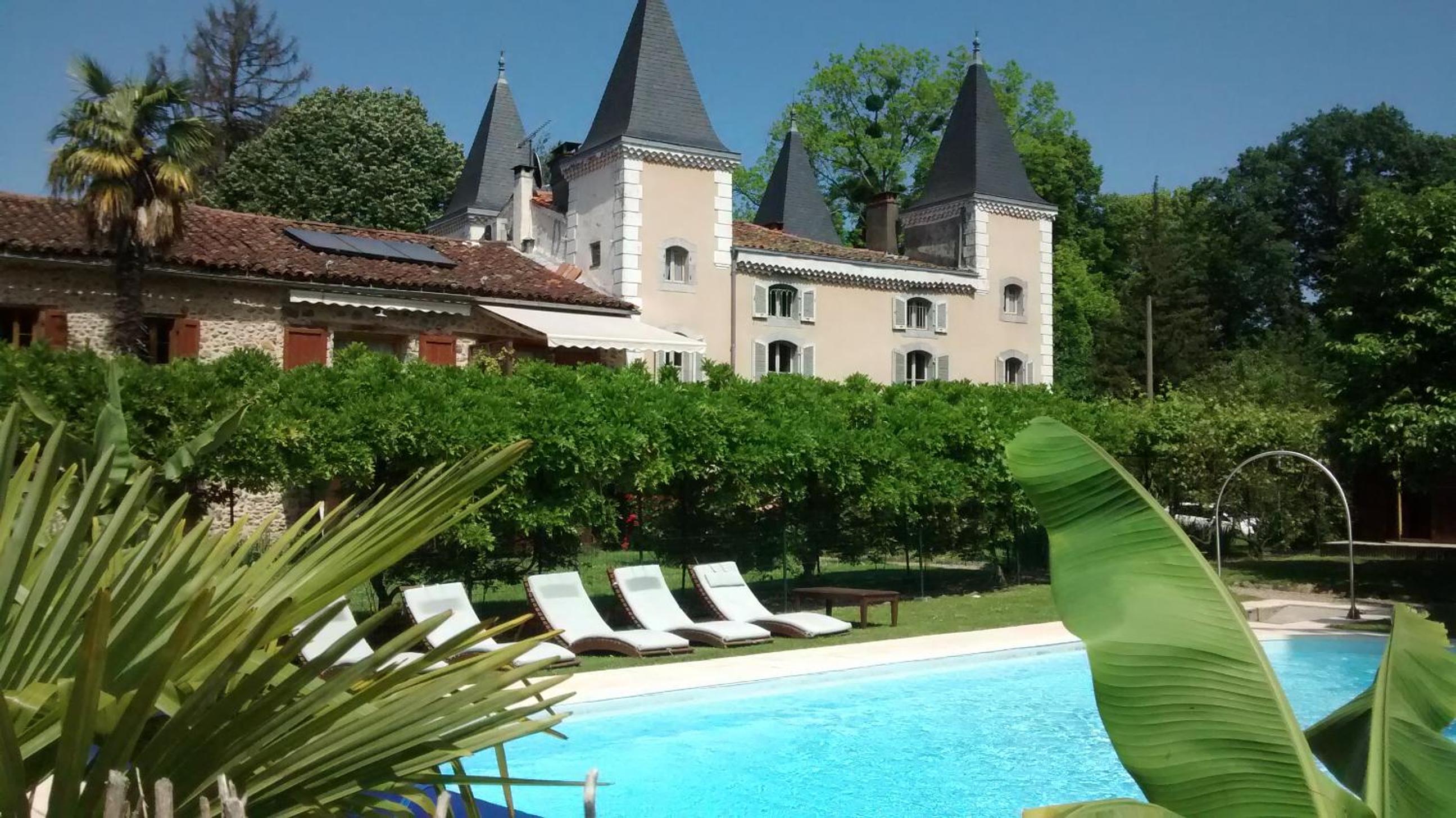 swimming pool