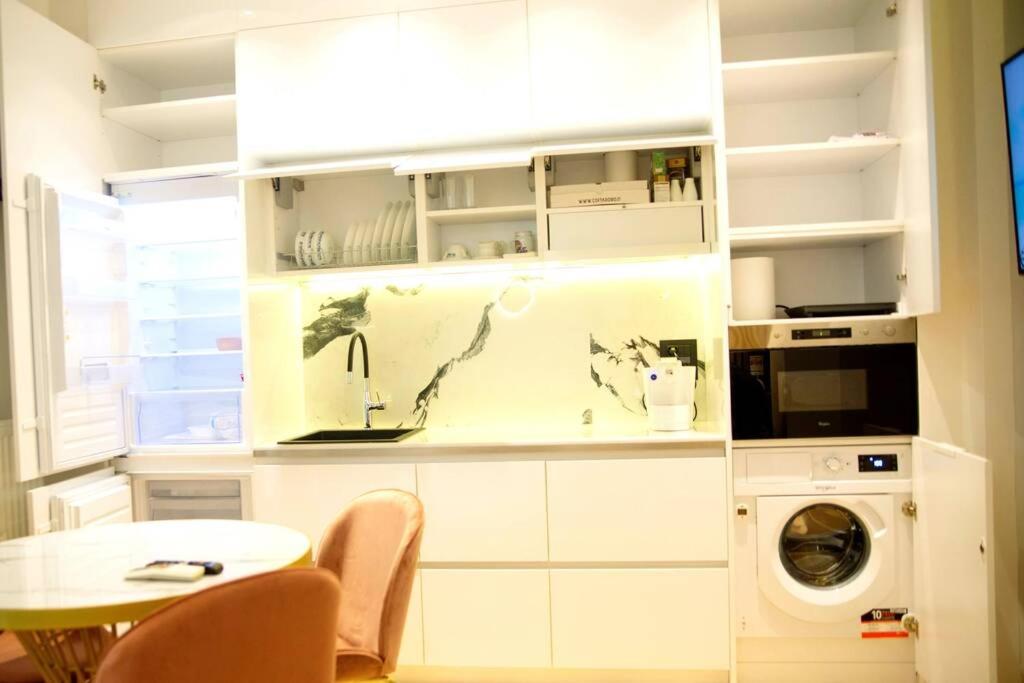 EcoStay-Serenity,business class apartment by the sea in Alimos Kalamaki