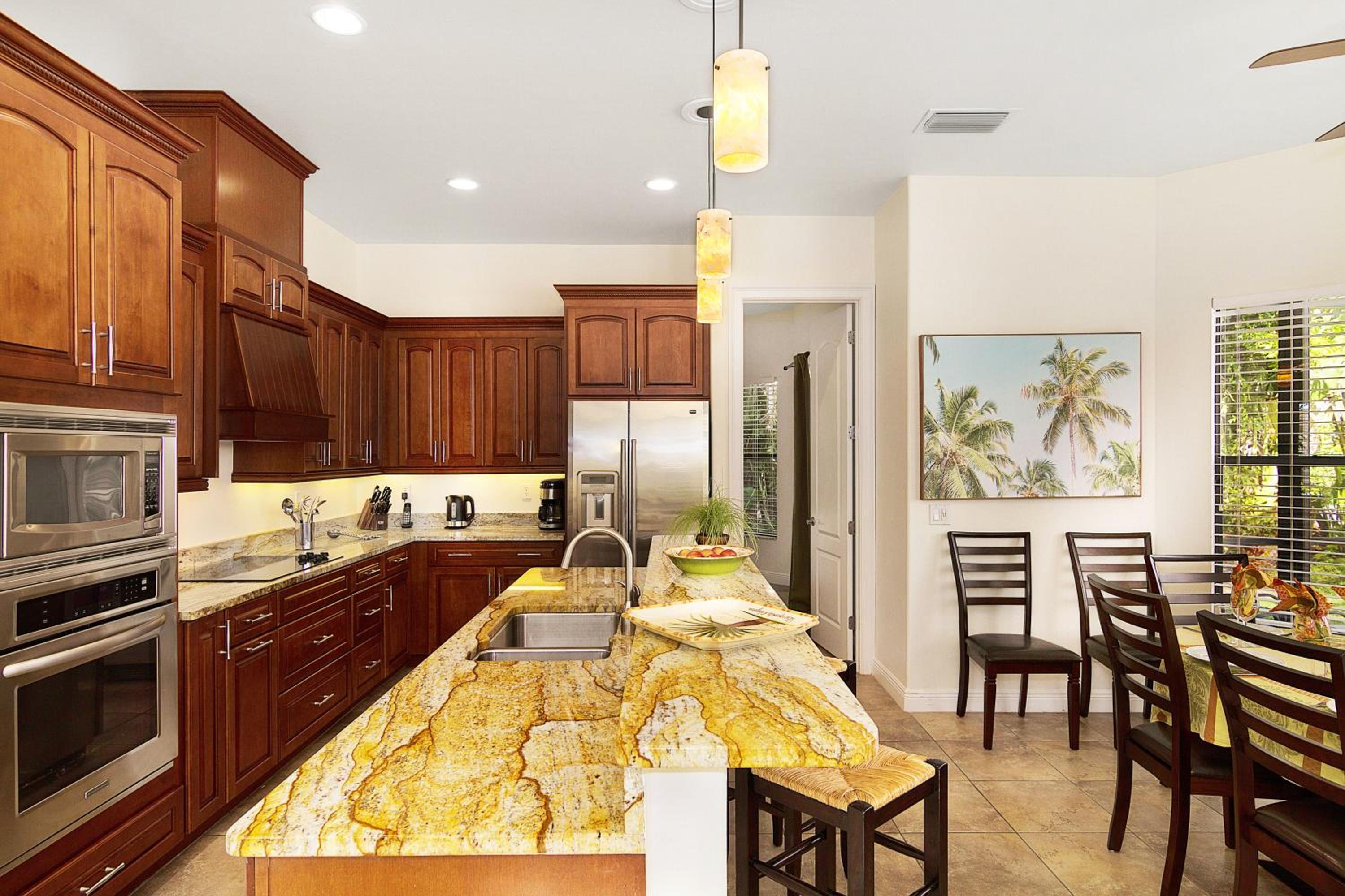 Tropical waterfront paradise with gulf access, heated infinity pool and spa - Villa Southern Shores