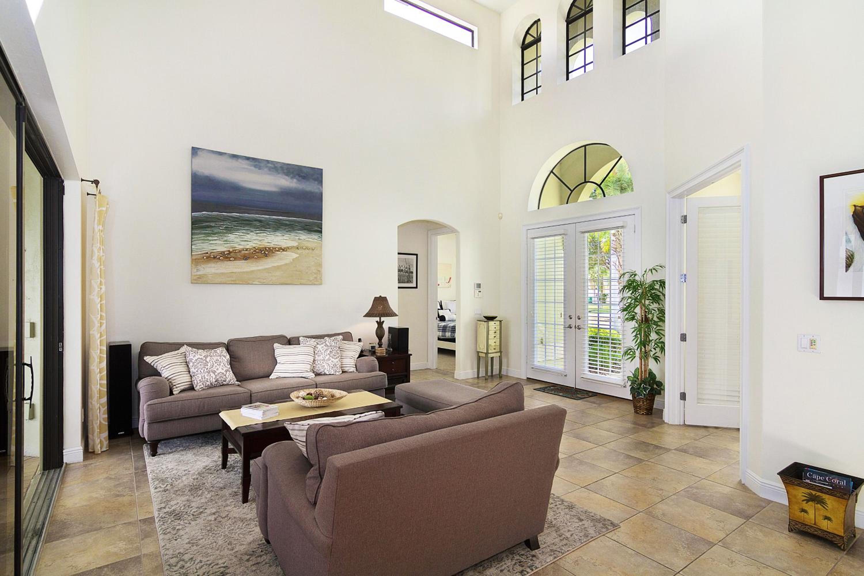 Tropical waterfront paradise with gulf access, heated infinity pool and spa - Villa Southern Shores