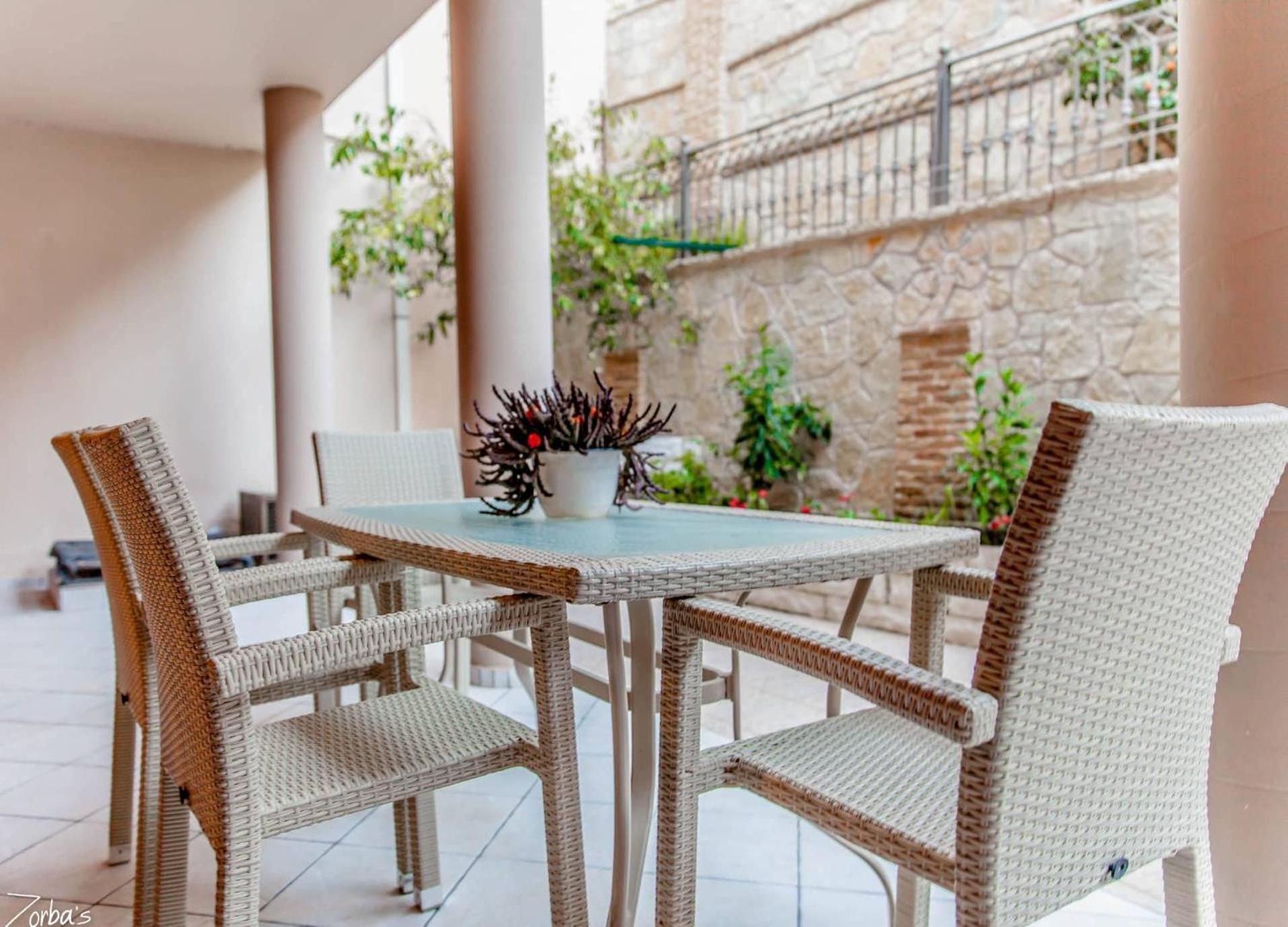 Zorbas Apartments