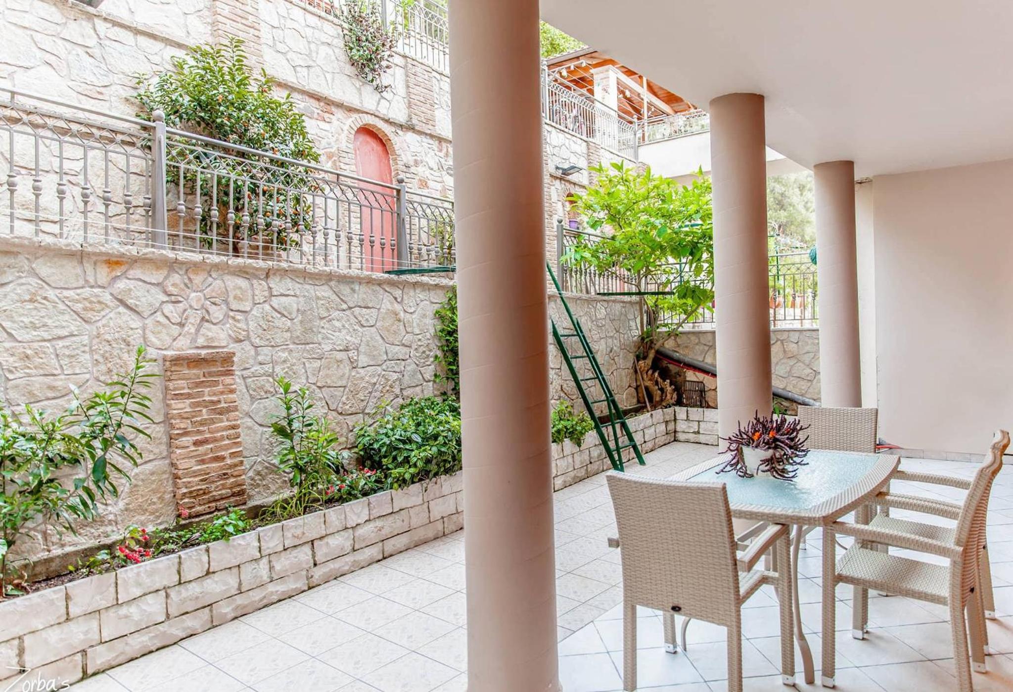 Zorbas Apartments