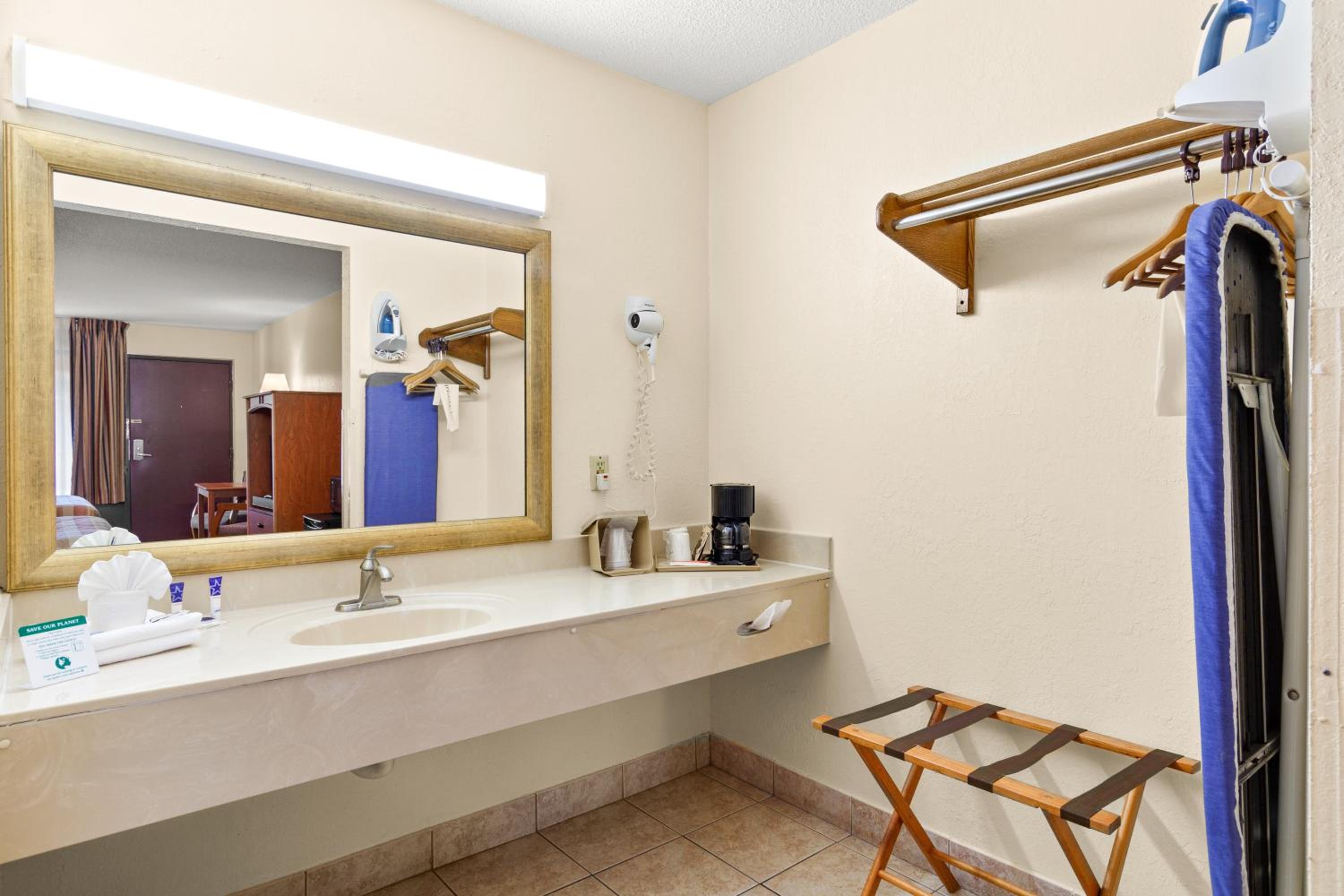 Americas Best Value Inn Ocean Inn view 3