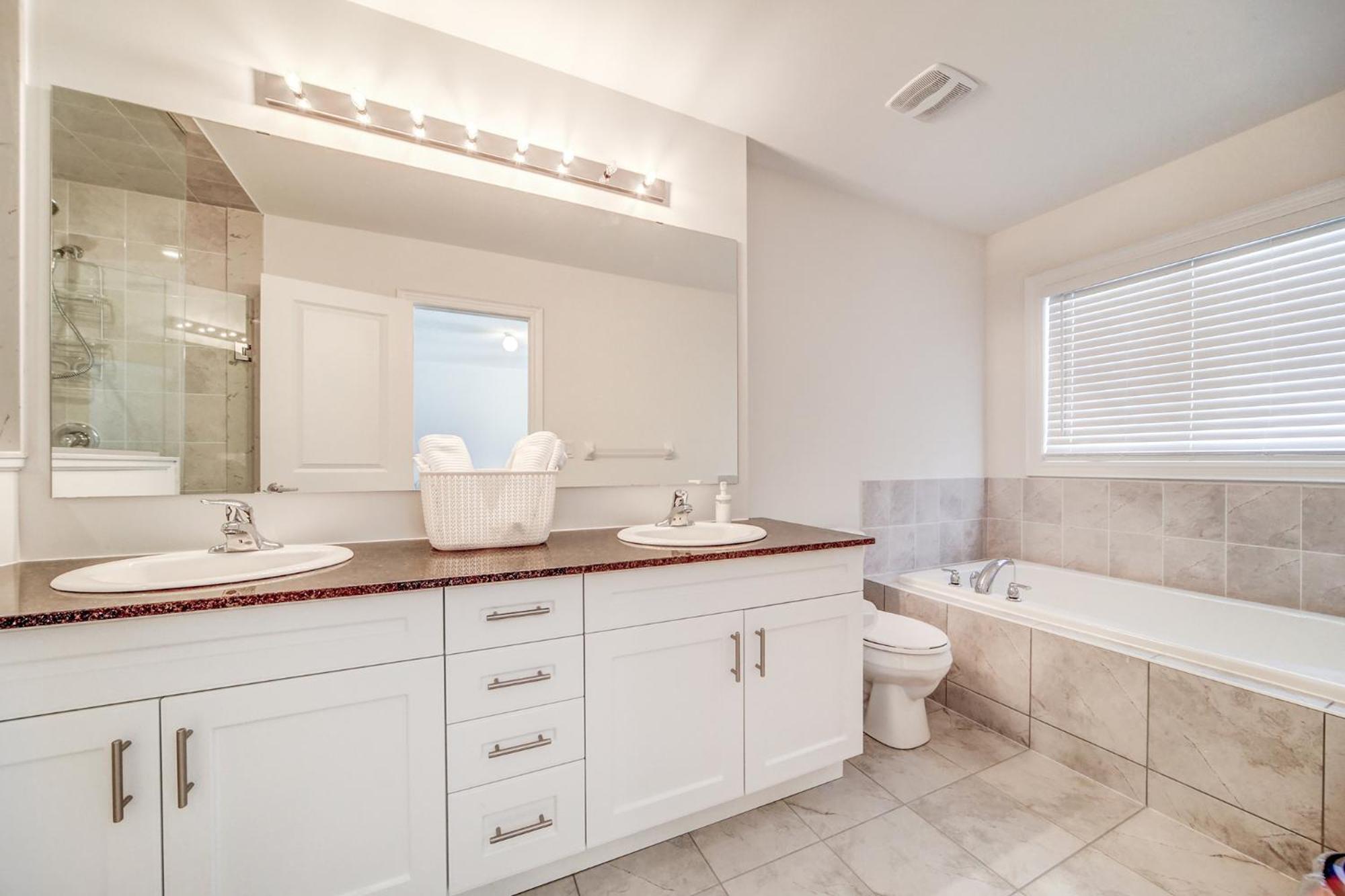 Executive Town Home-Mountain View-Historic Snowbridge Village, Walking Distance to the Resort
