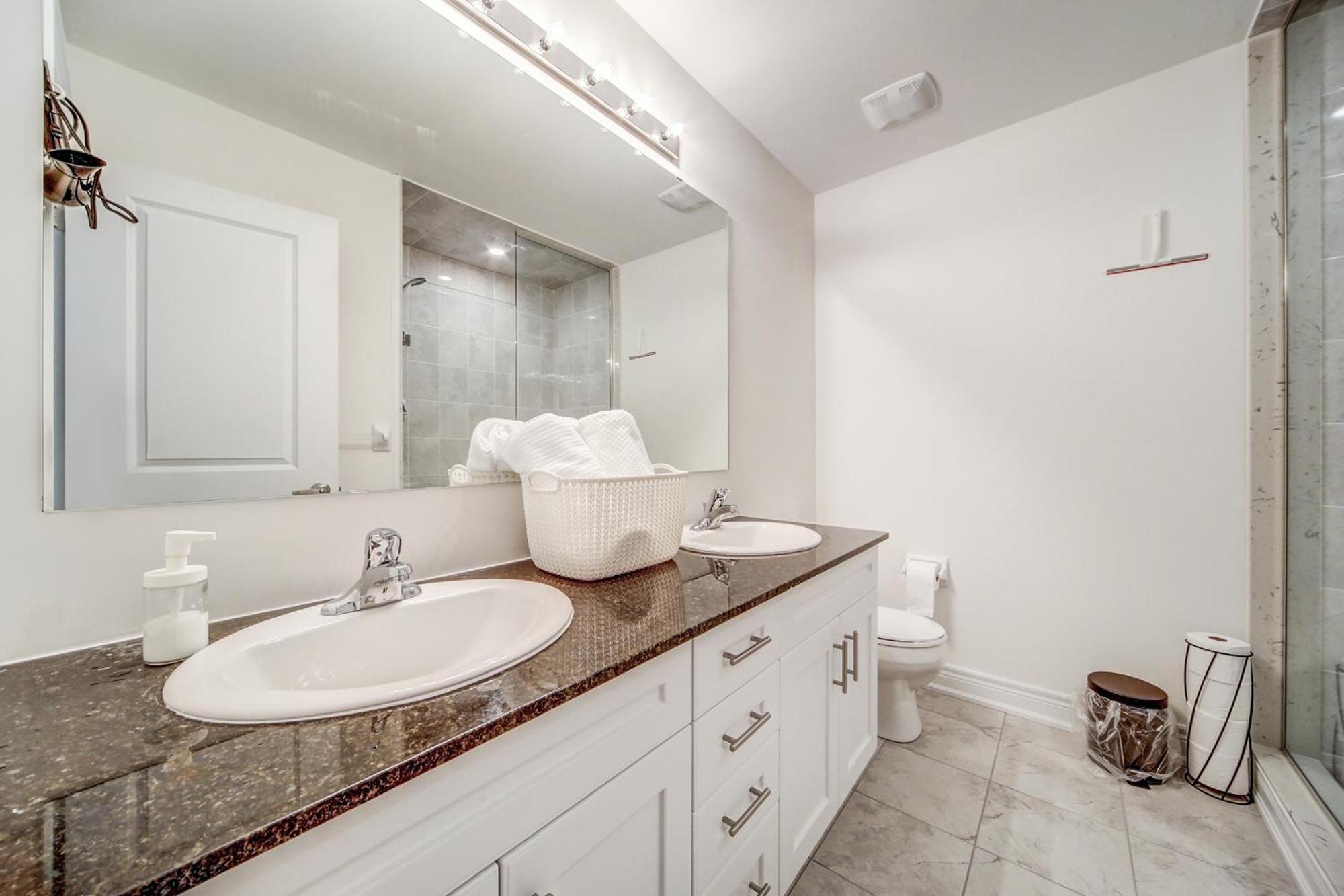 Executive Town Home-Mountain View-Historic Snowbridge Village, Walking Distance to the Resort