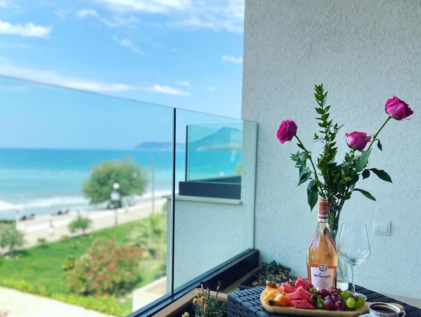 Apartments Kuce Lekovica Beach & snack bar- Bistro