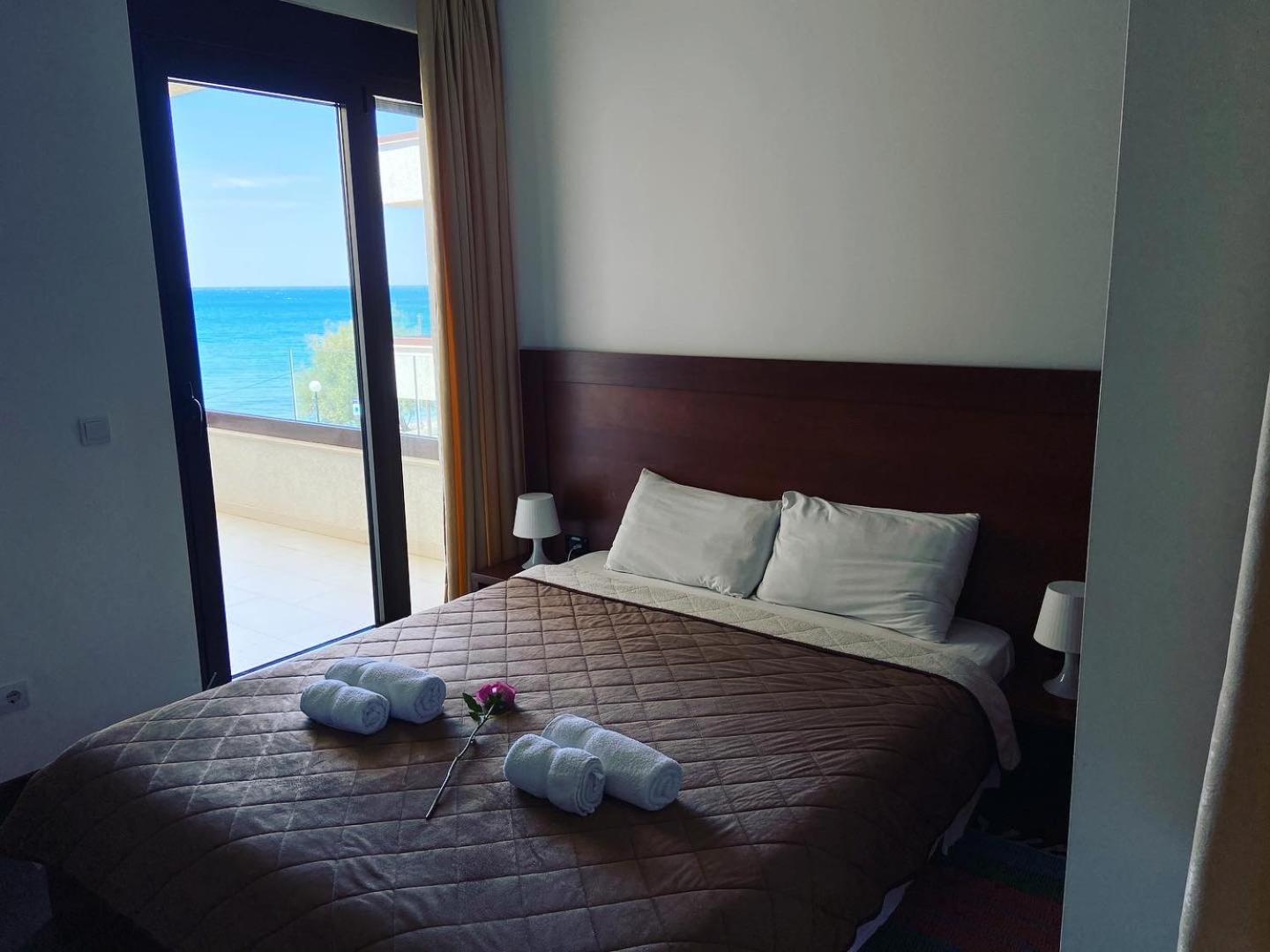 Apartments Kuce Lekovica Beach & snack bar- Bistro