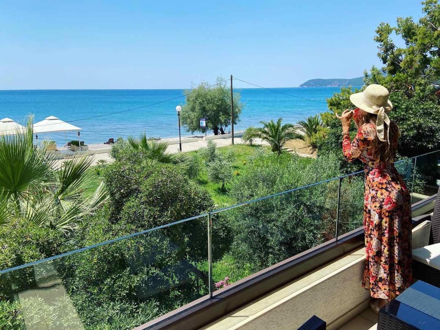 Apartments Kuce Lekovica Beach & snack bar- Bistro