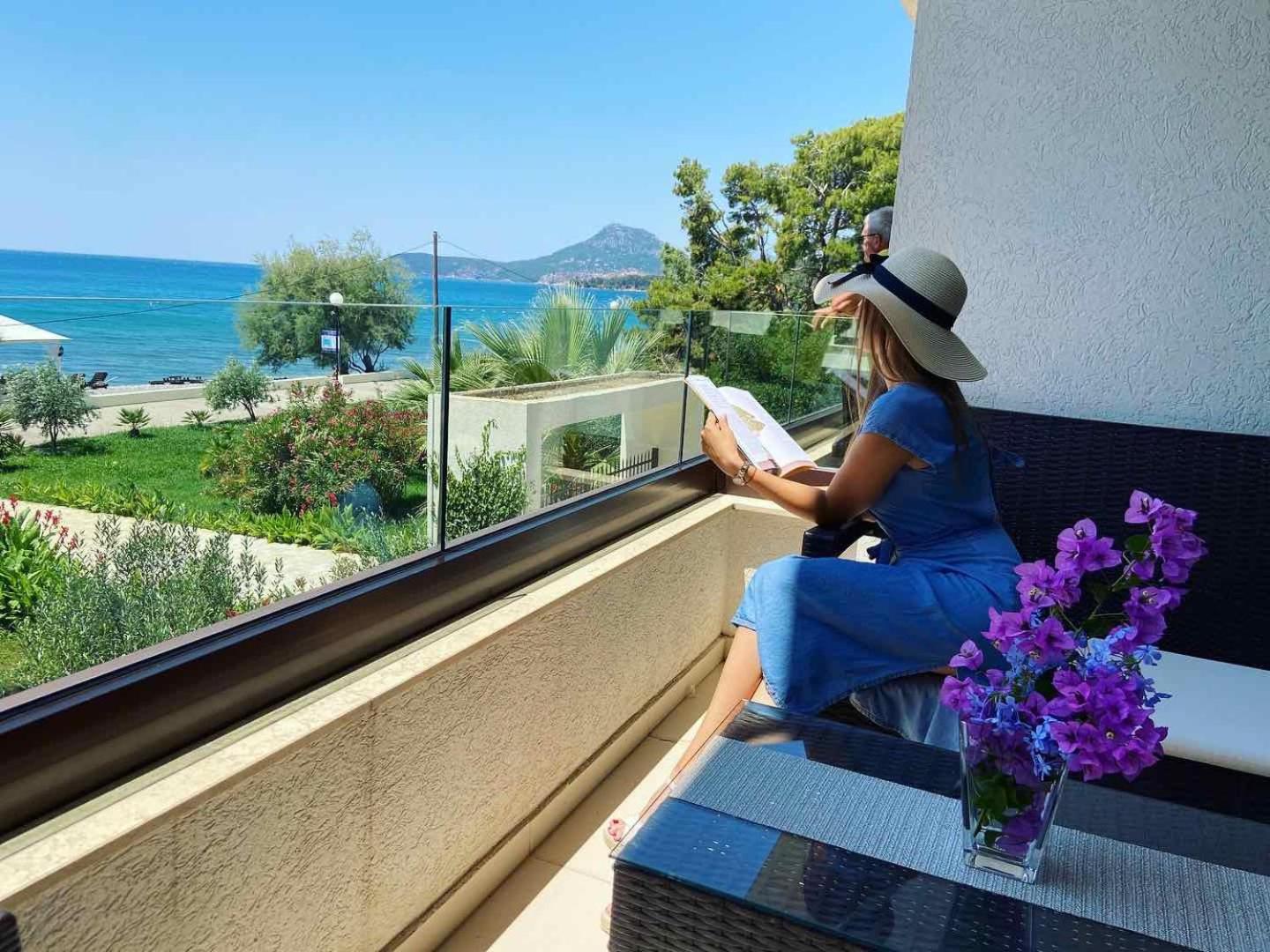 Apartments Kuce Lekovica Beach & snack bar- Bistro