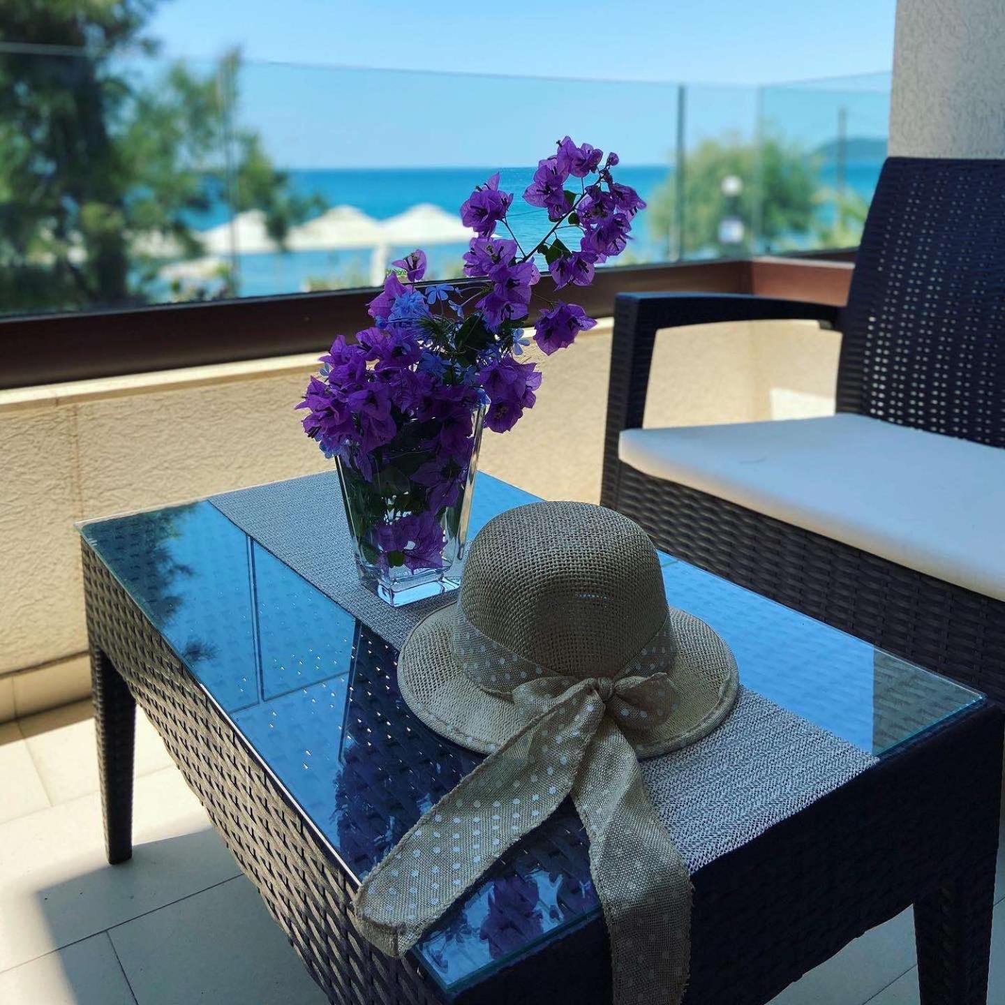 Apartments Kuce Lekovica Beach & snack bar- Bistro