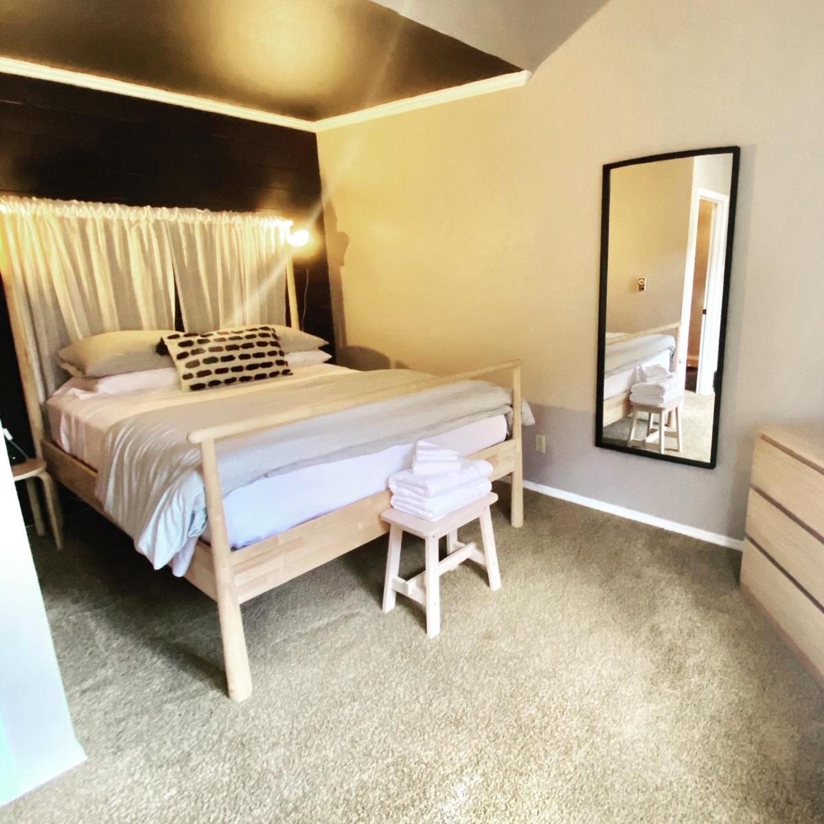 Red River Getaway- Ski In Ski Out, Newly Remodeled view 5