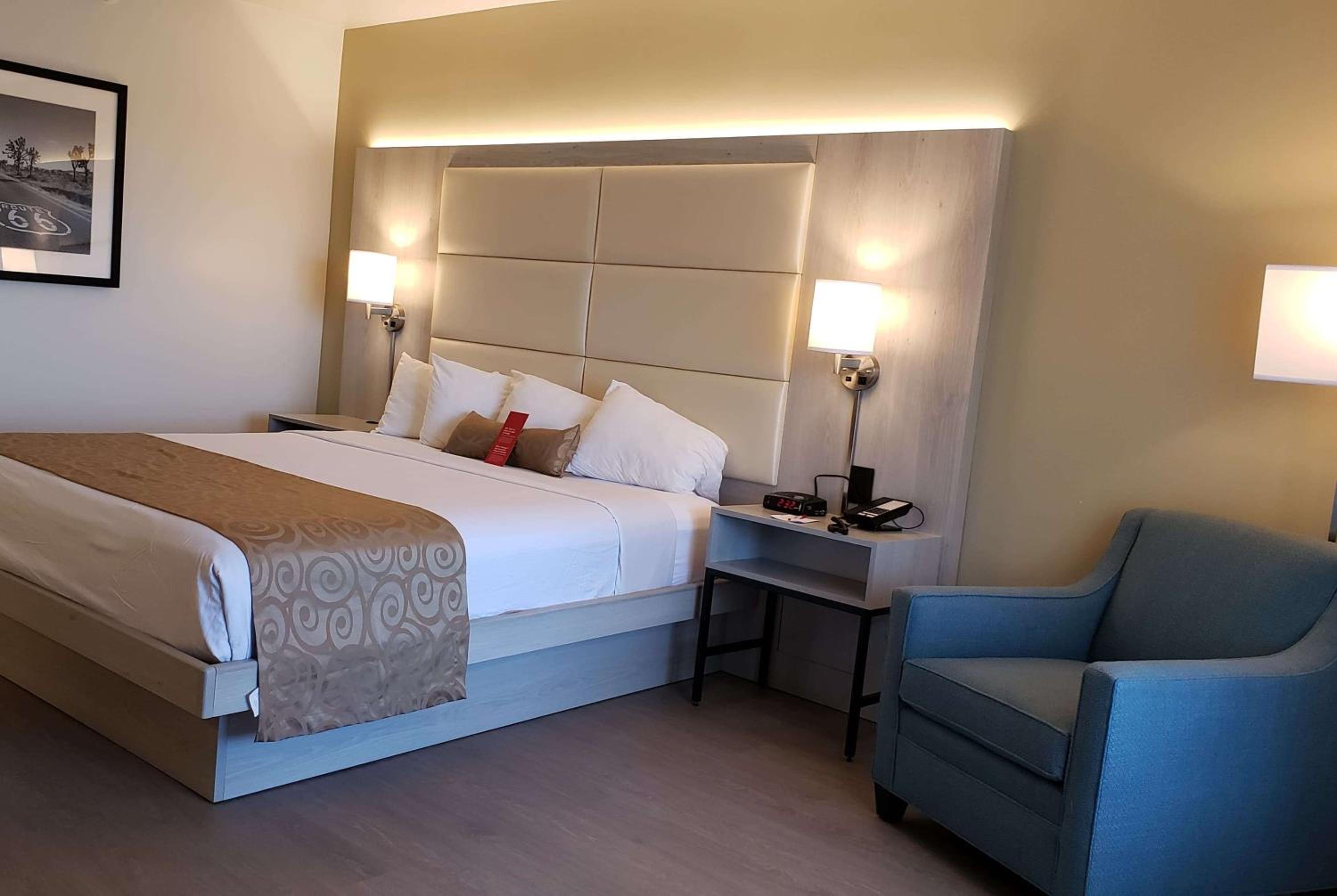 Burbank Vacations - Ramada by Wyndham Burbank Airport - Property Image 33
