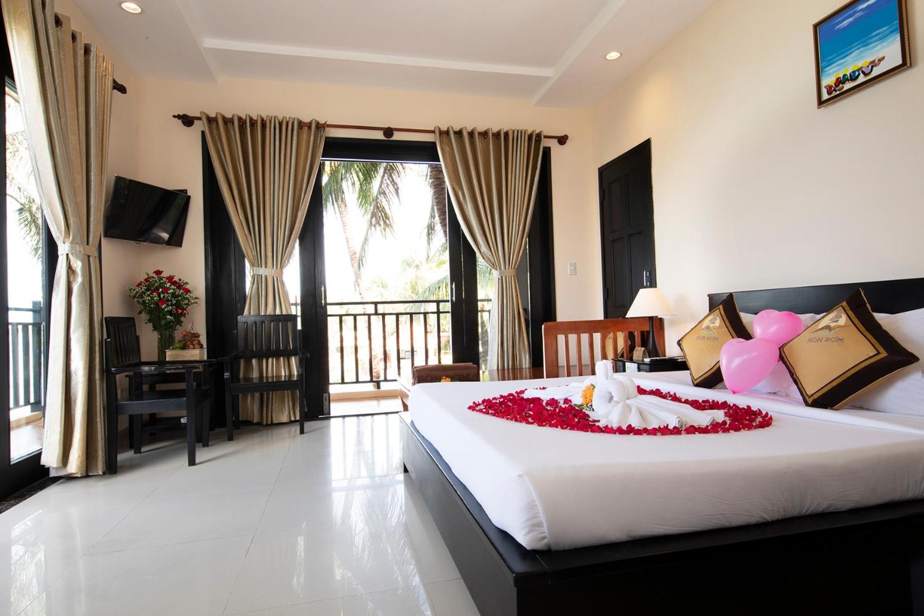 Hon Rom Central Beach Resort