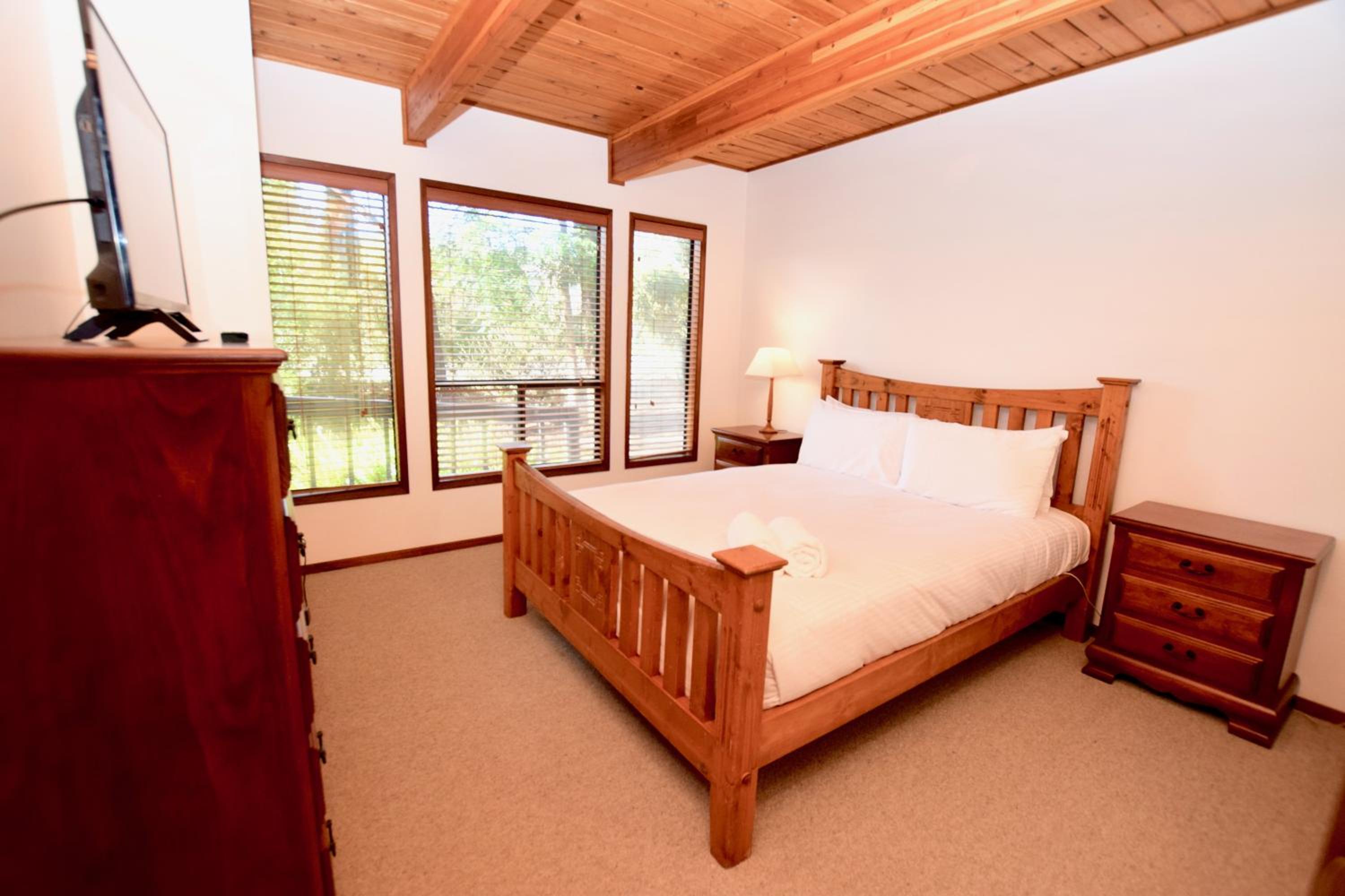 Sublime Cedar Lodge Leura