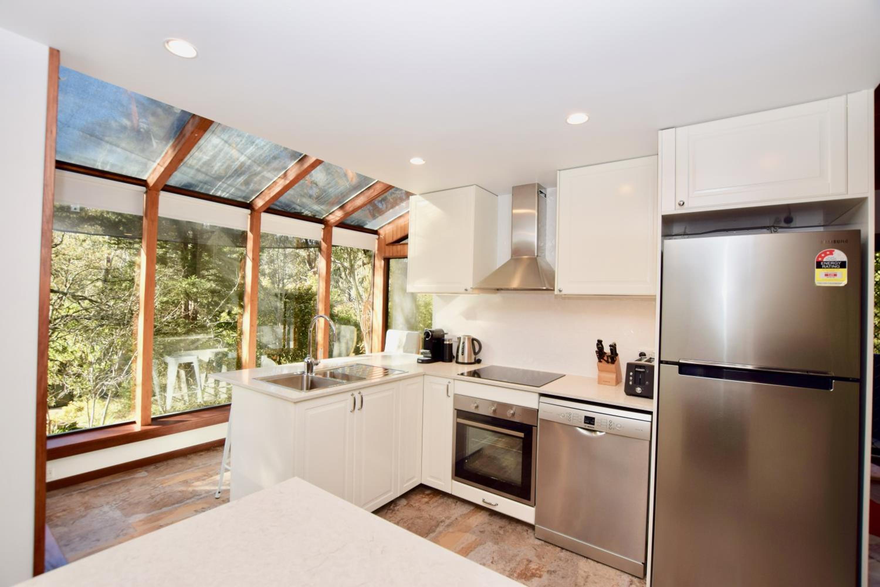 Sublime Cedar Lodge Leura