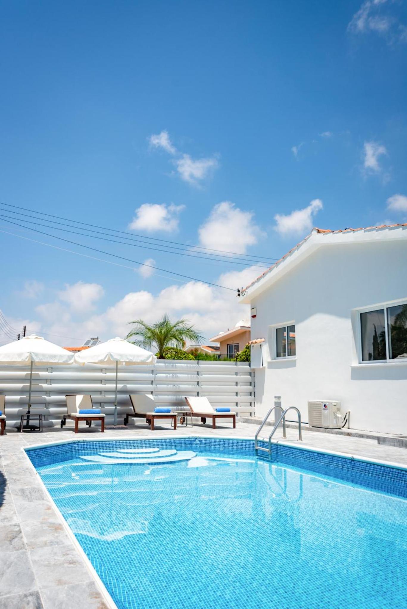 Bungalow Mikaella by Ezoria Villas