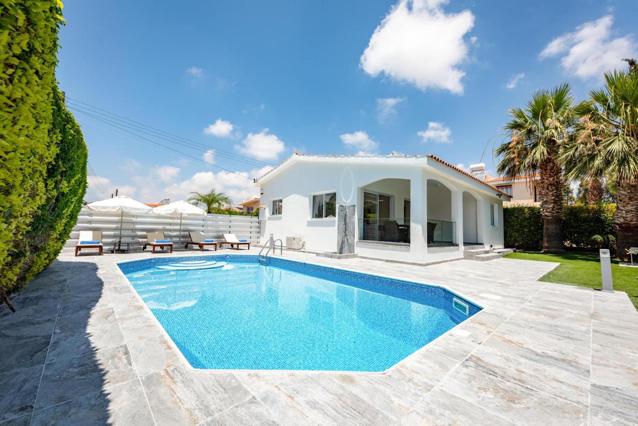 Bungalow Mikaella by Ezoria Villas