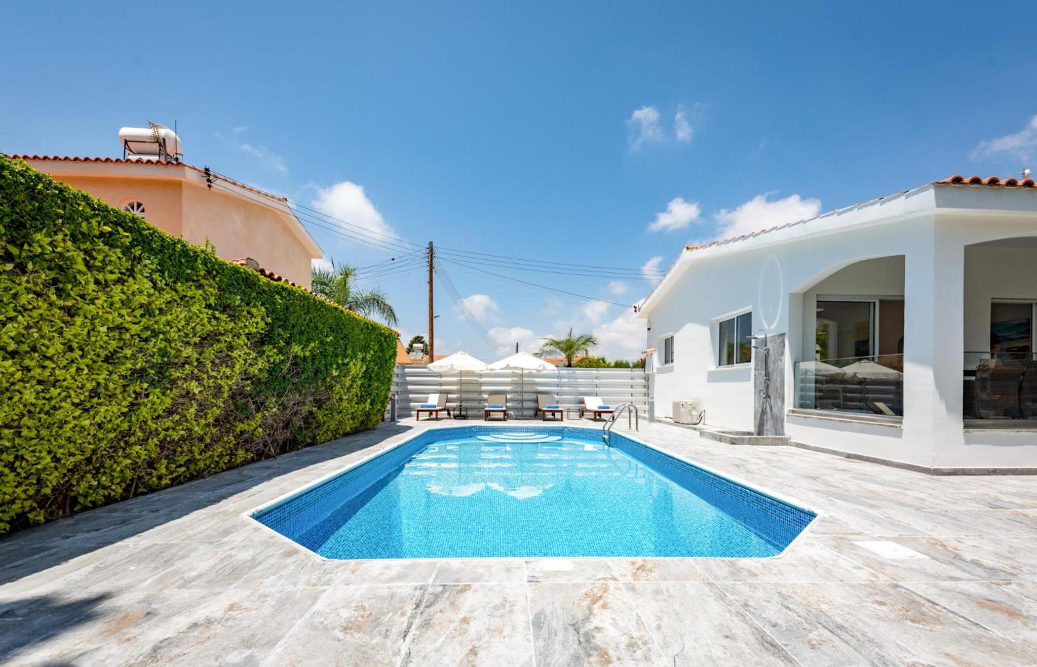Bungalow Mikaella by Ezoria Villas