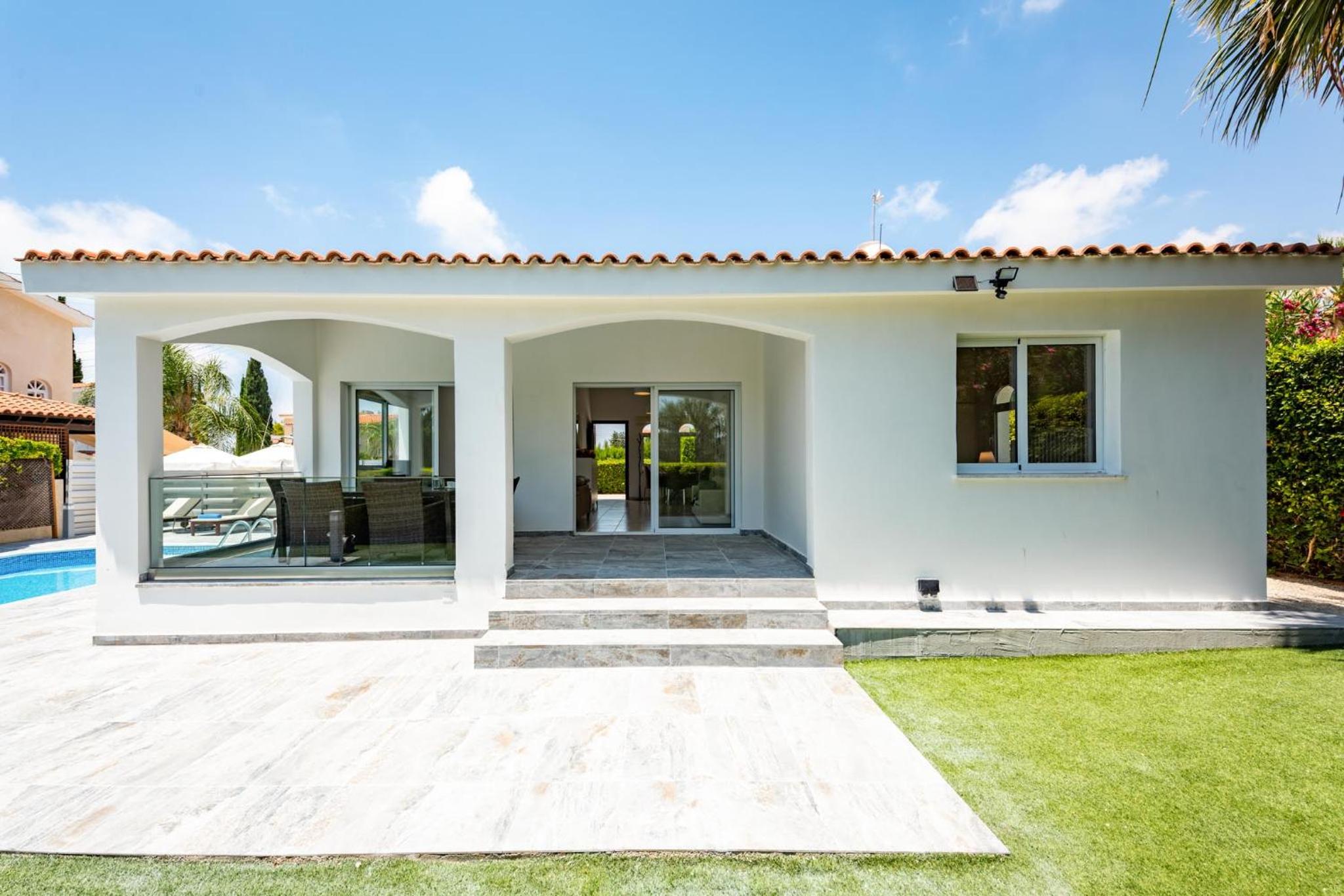 Bungalow Mikaella by Ezoria Villas