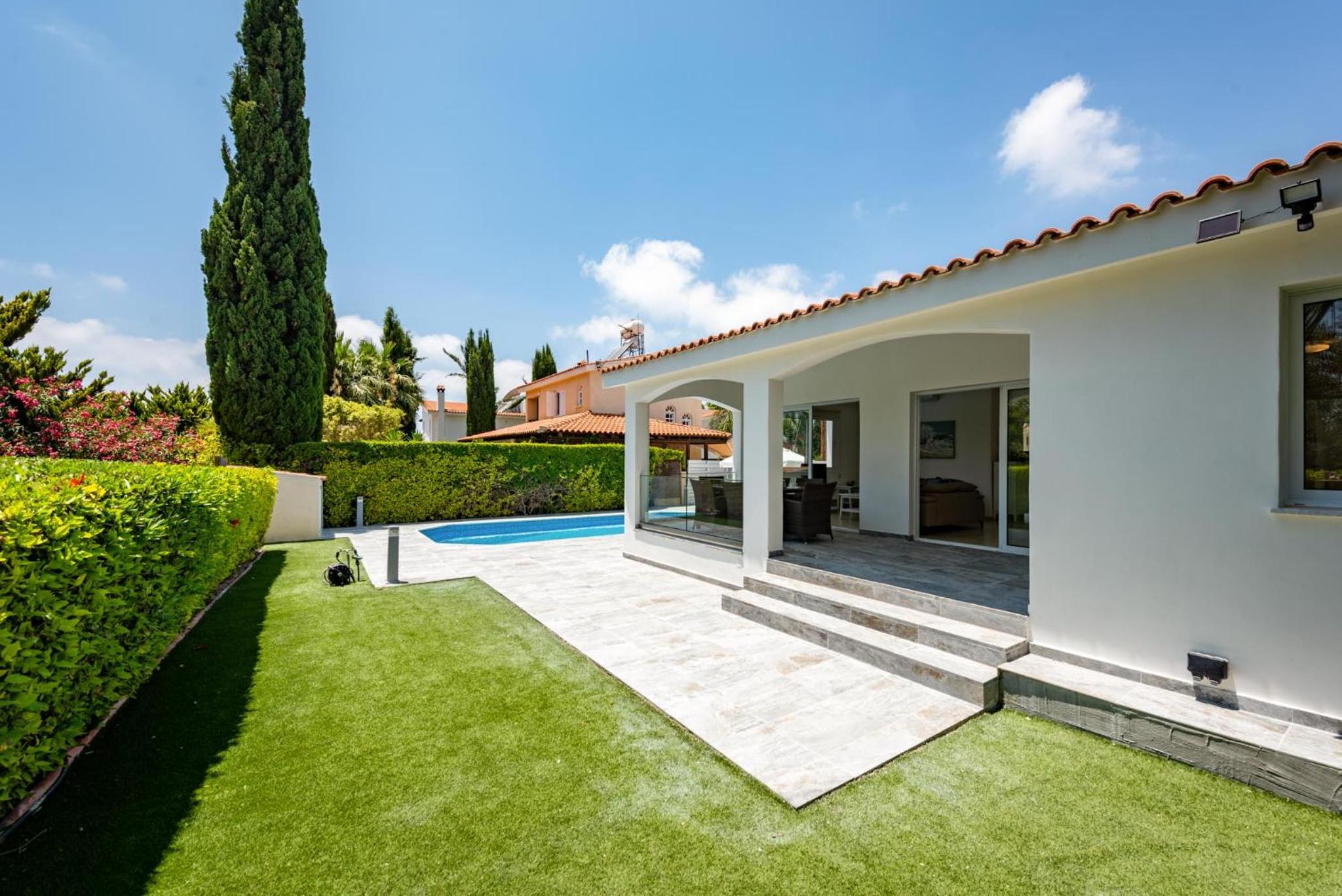 Bungalow Mikaella by Ezoria Villas