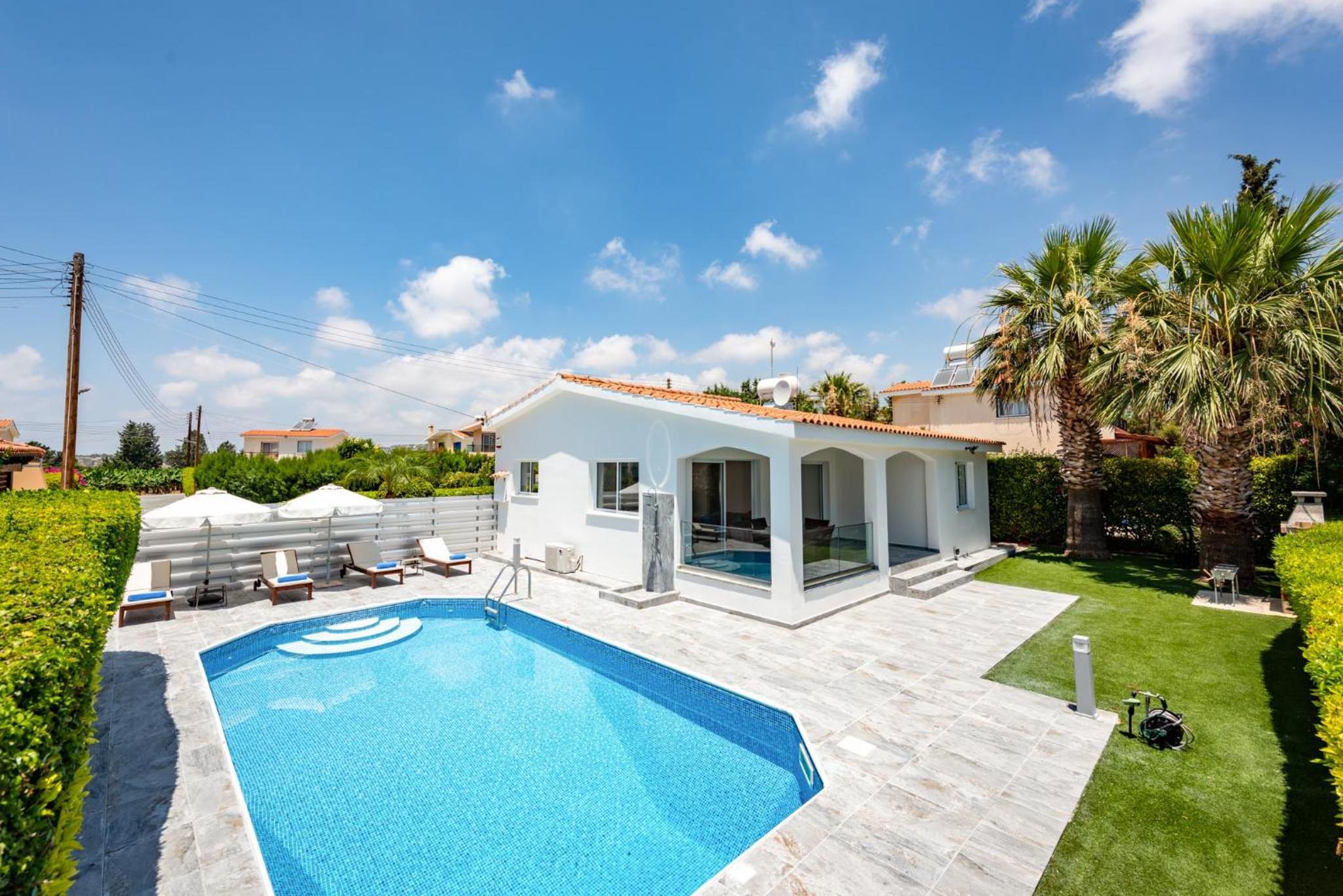 Bungalow Mikaella by Ezoria Villas