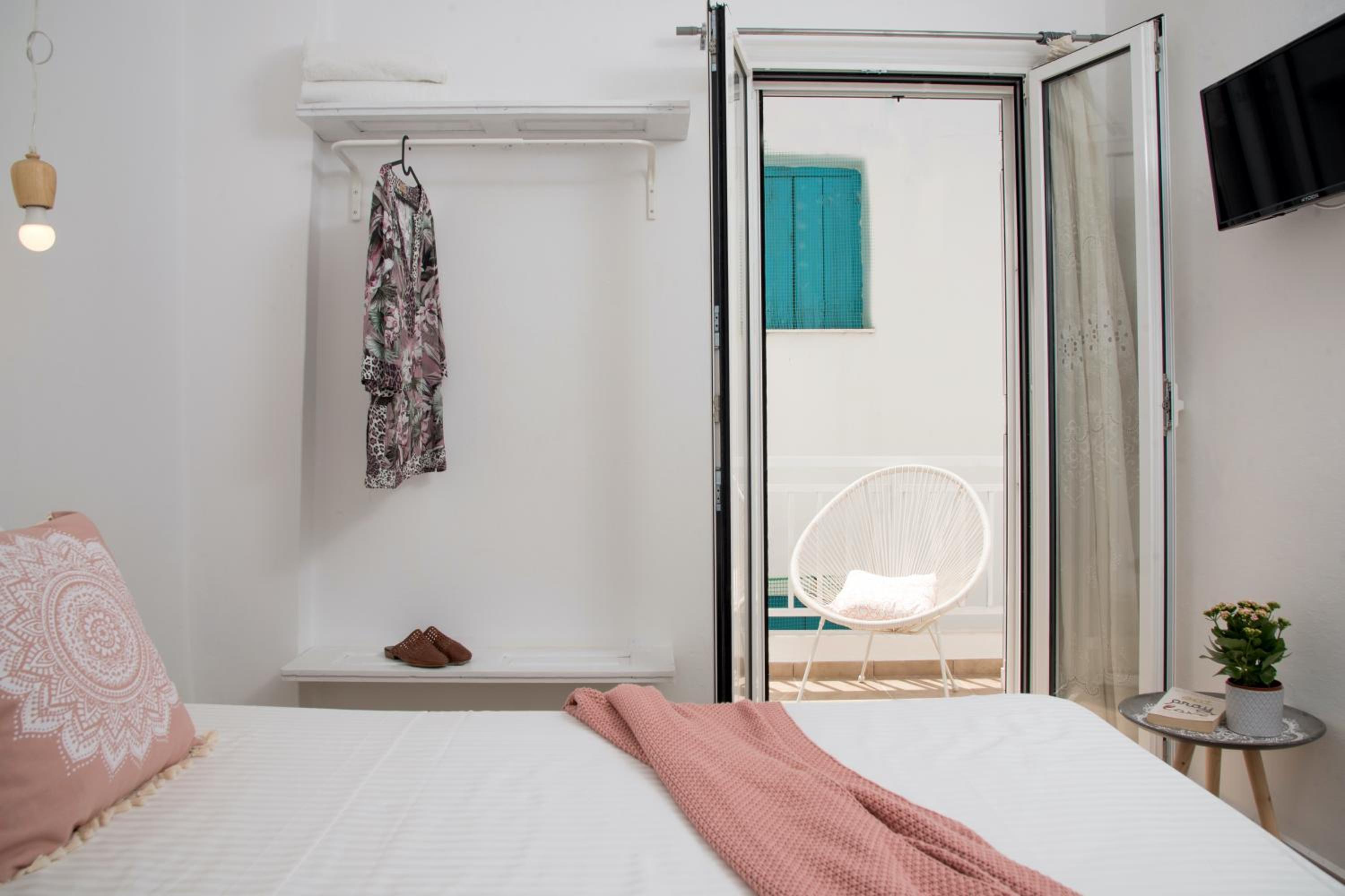 Unique Anoi House - In the Heart of Skyros Village view 4