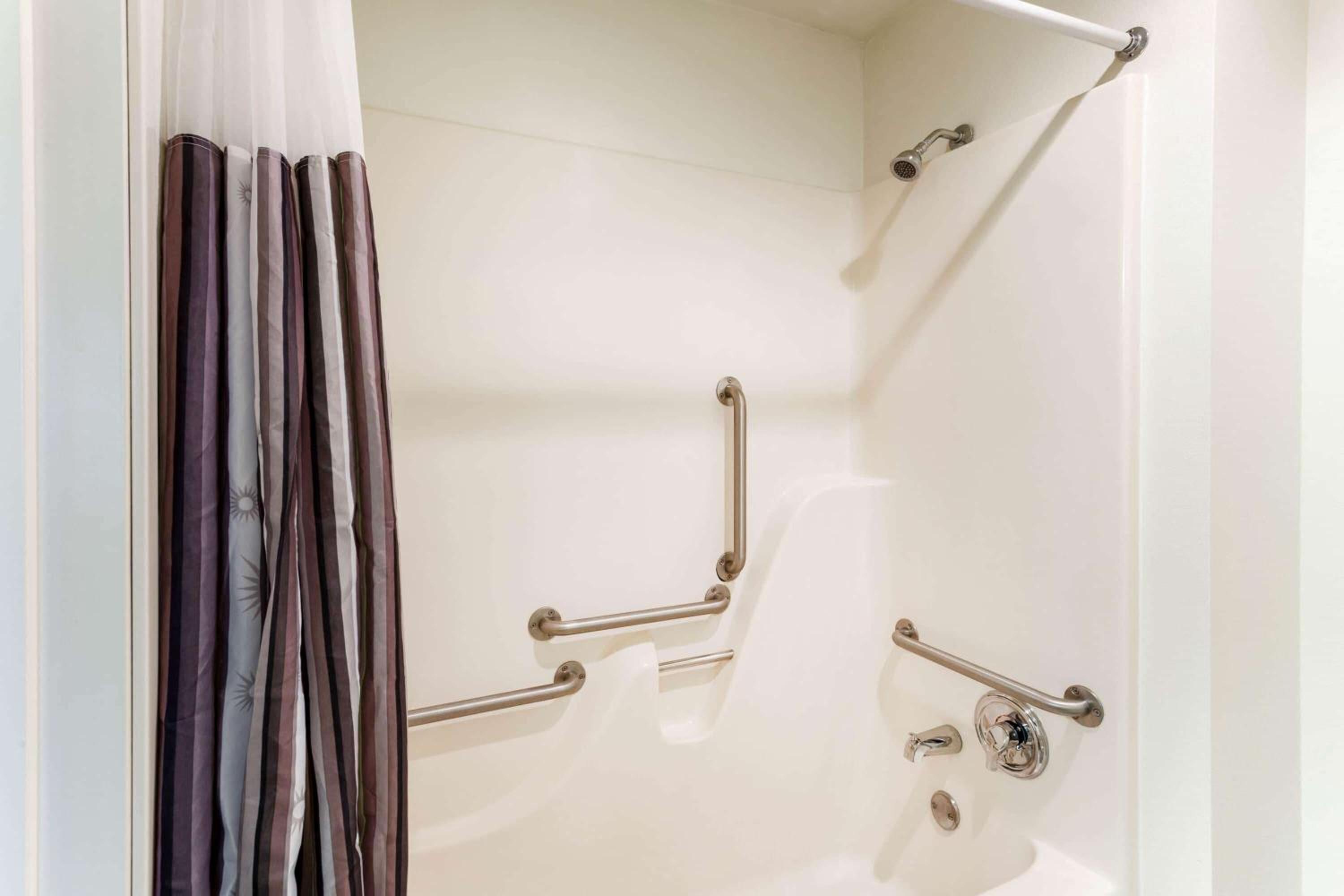 La Quinta Inn by Wyndham Chicago Willowbrook - Property Image 26