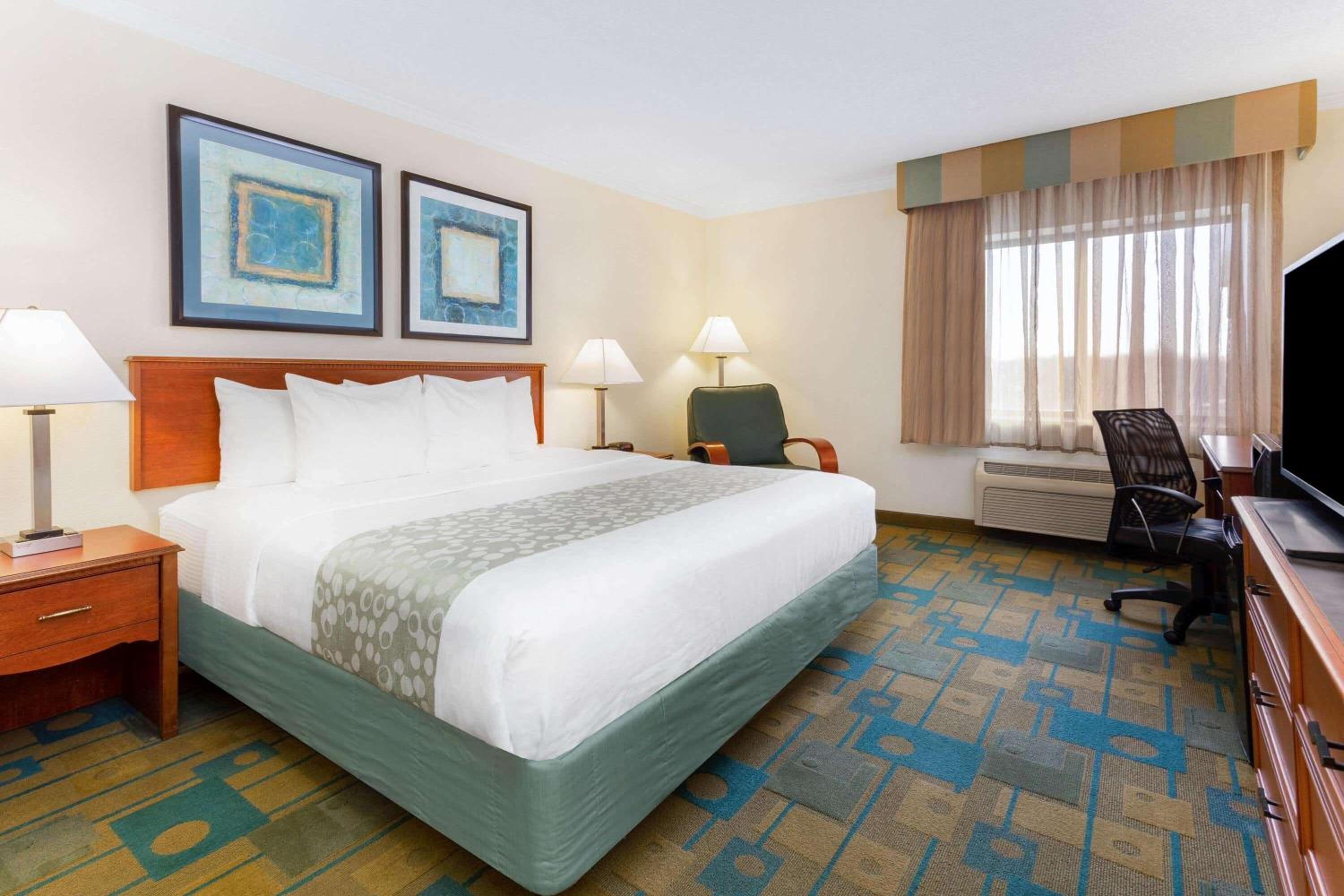 La Quinta Inn by Wyndham Chicago Willowbrook - Property Image 1
