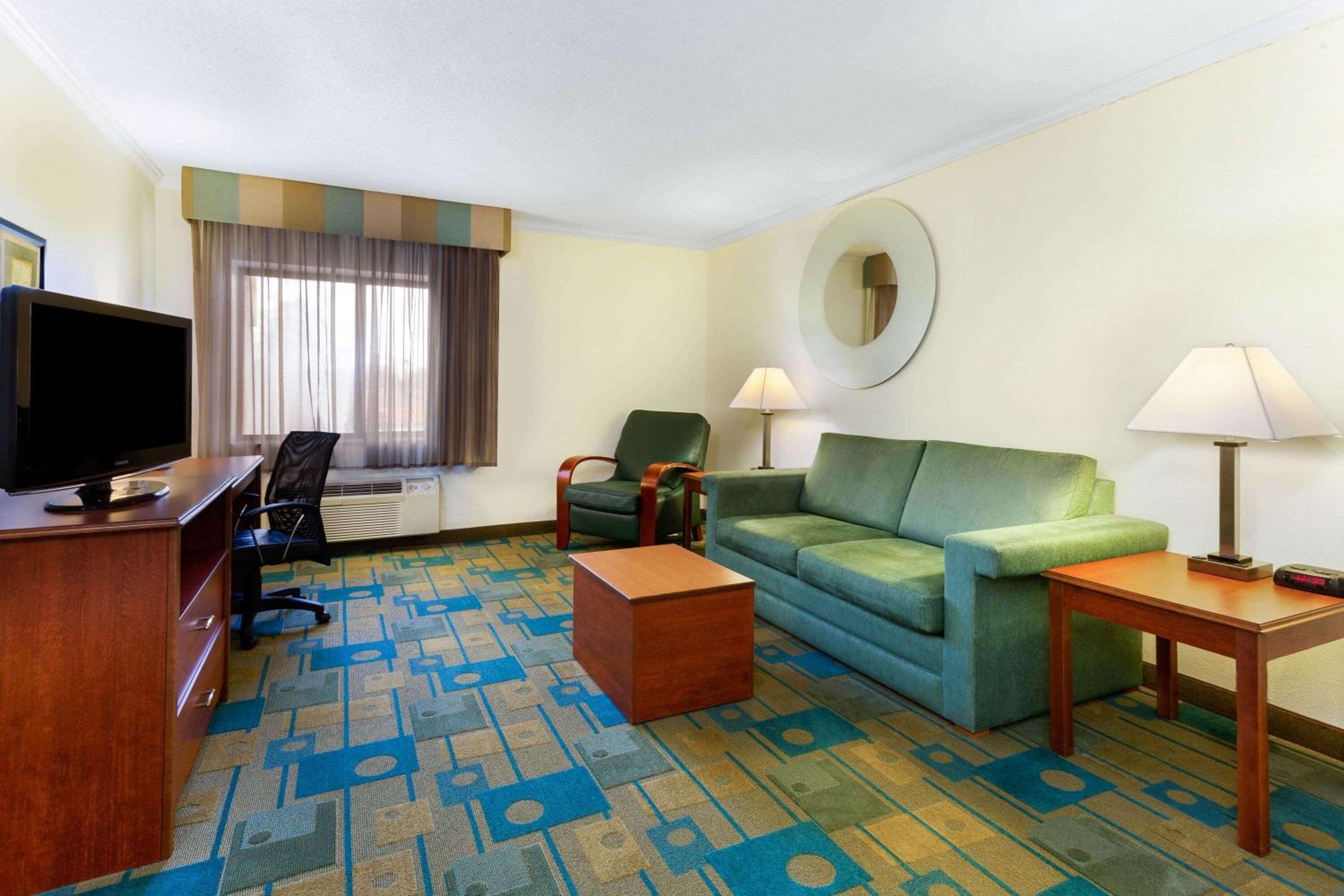 La Quinta Inn by Wyndham Chicago Willowbrook - Property Image 14