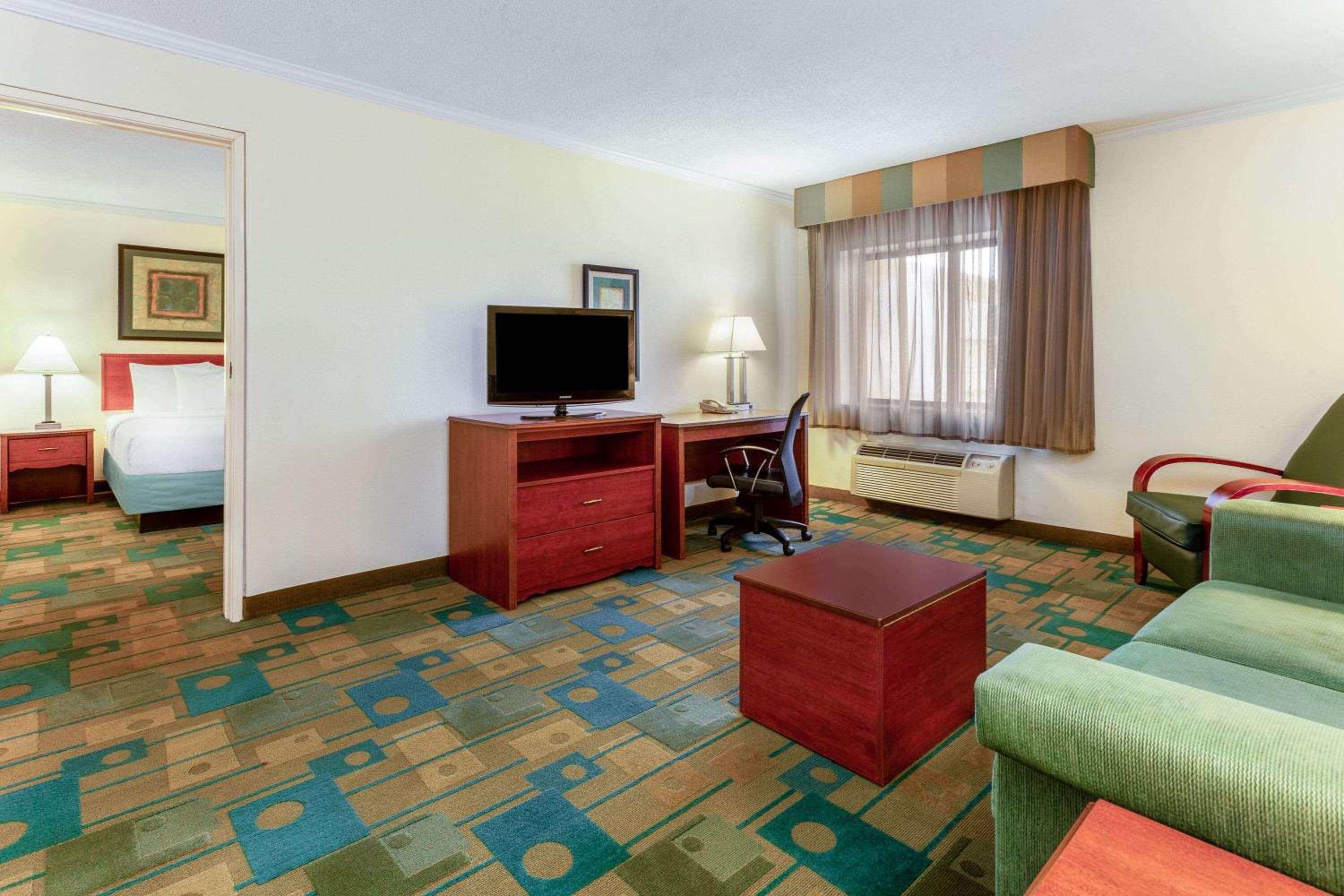 La Quinta Inn by Wyndham Chicago Willowbrook - Property Image 13