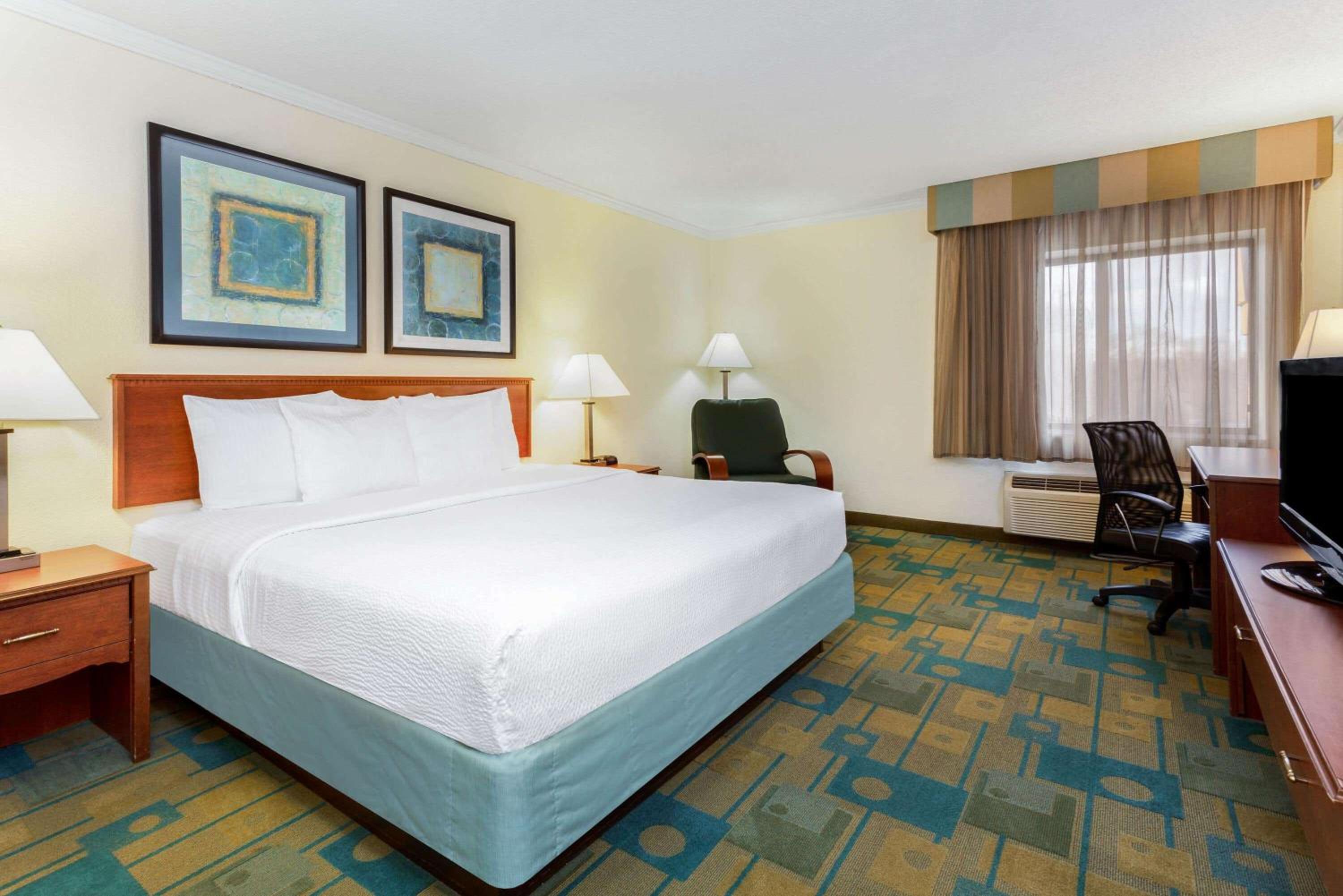 La Quinta Inn by Wyndham Chicago Willowbrook - Property Image 10