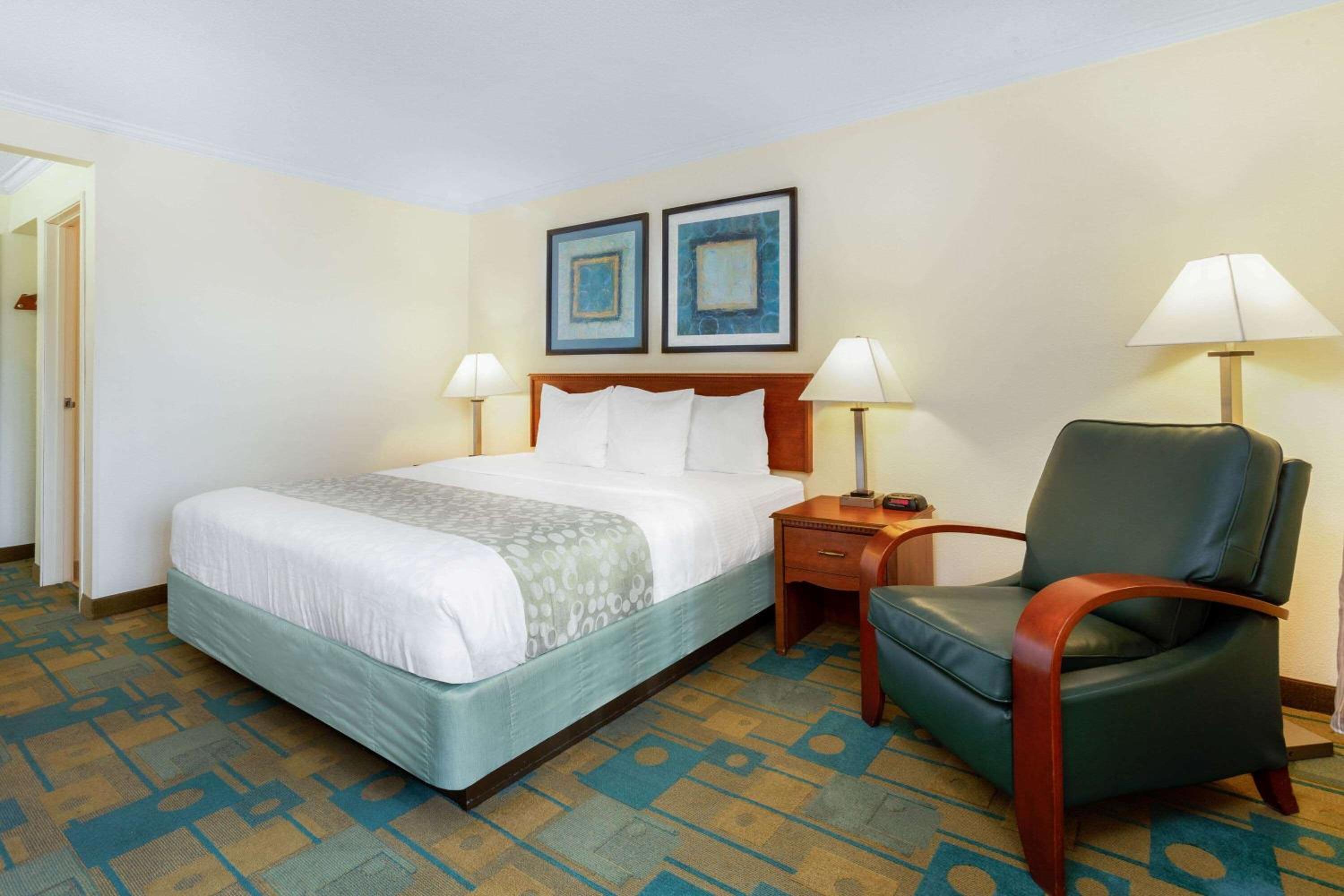 La Quinta Inn by Wyndham Chicago Willowbrook - Property Image 9