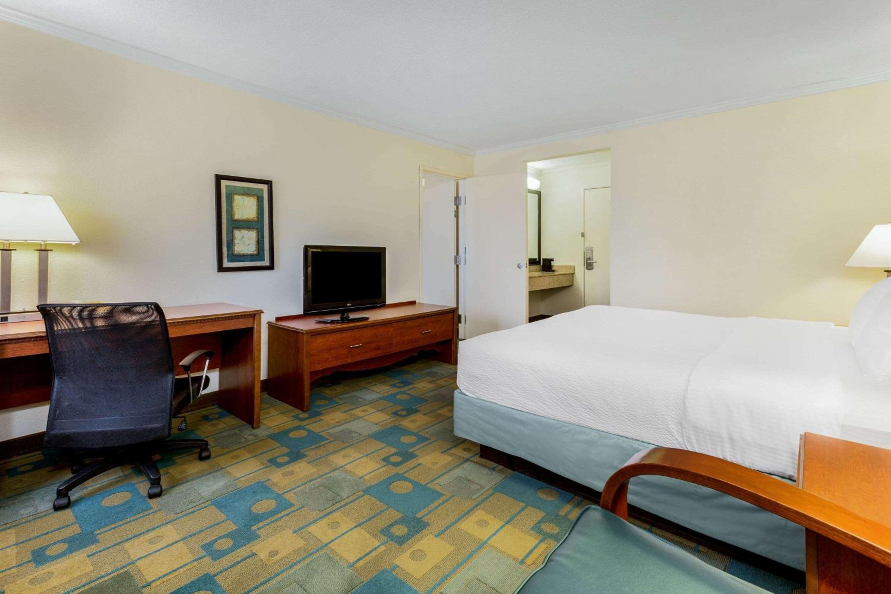 La Quinta Inn by Wyndham Chicago Willowbrook - Property Image 8